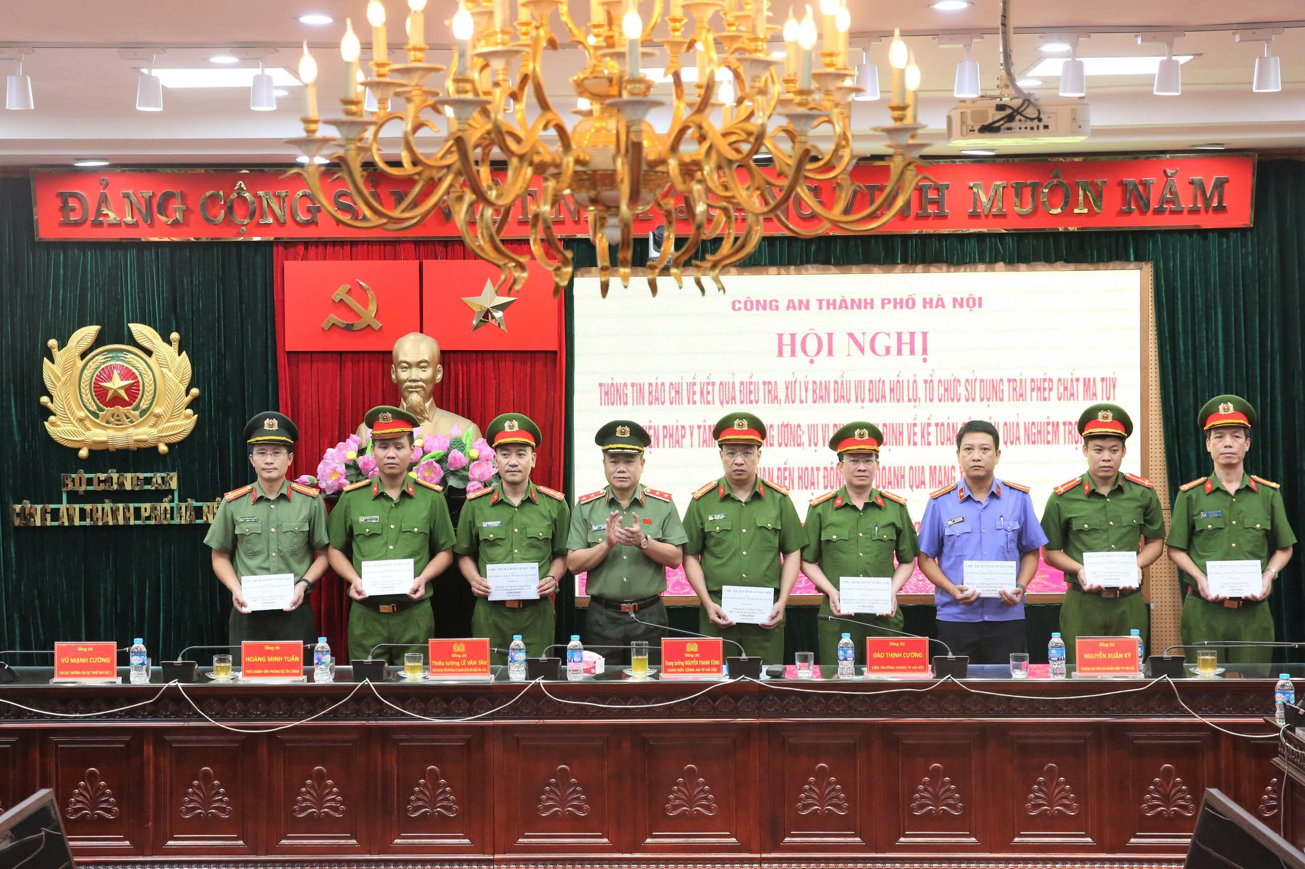 Bí thư Thành ủy Bùi Thị Minh Hoài gửi Thư khen Công an thành phố Hà Nội - ảnh 2