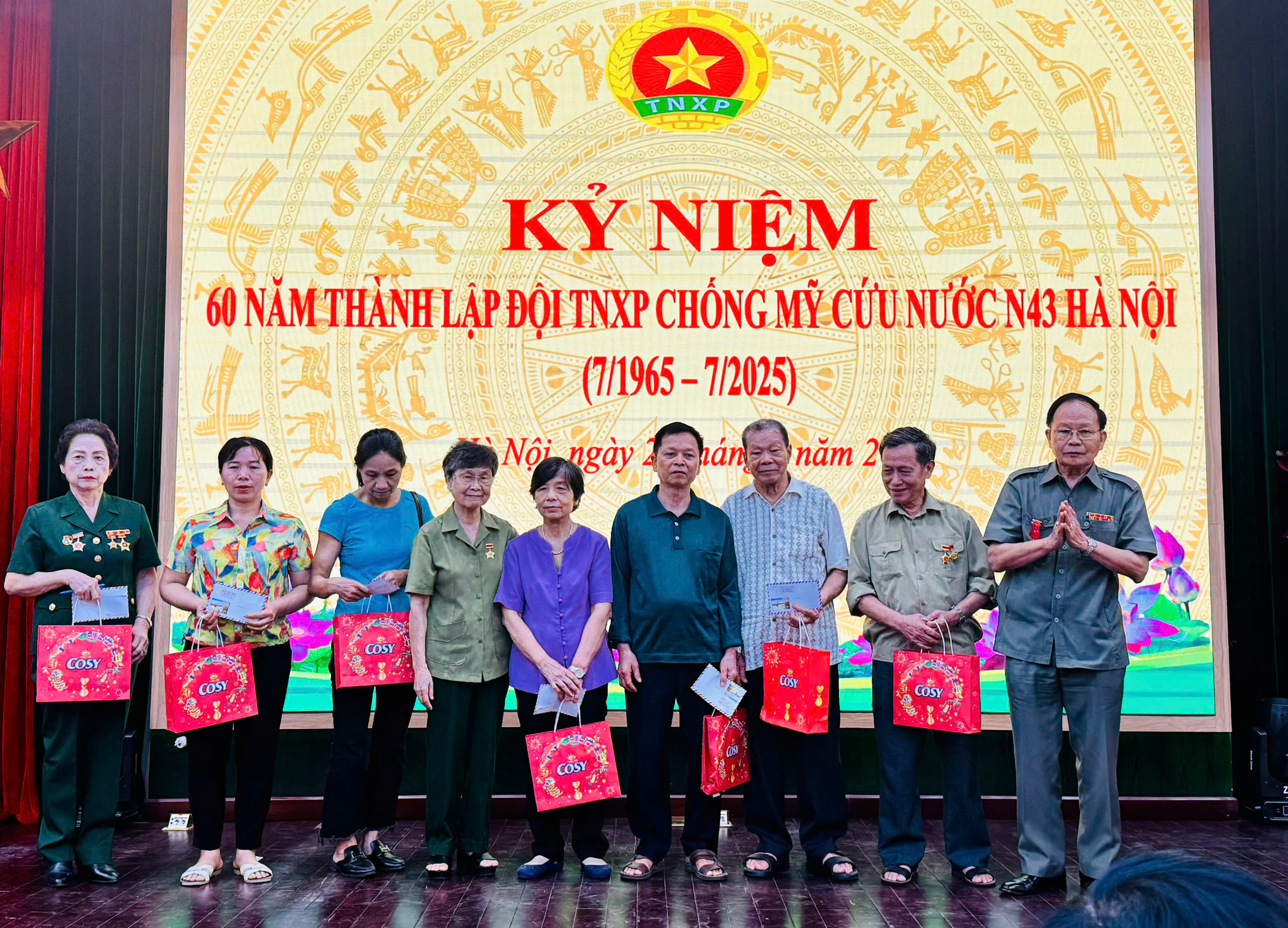Đội TNXP chống Mỹ cứu nước N43 Hà Nội tổ chức lễ kỷ niệm 60 năm thành lập - ảnh 4