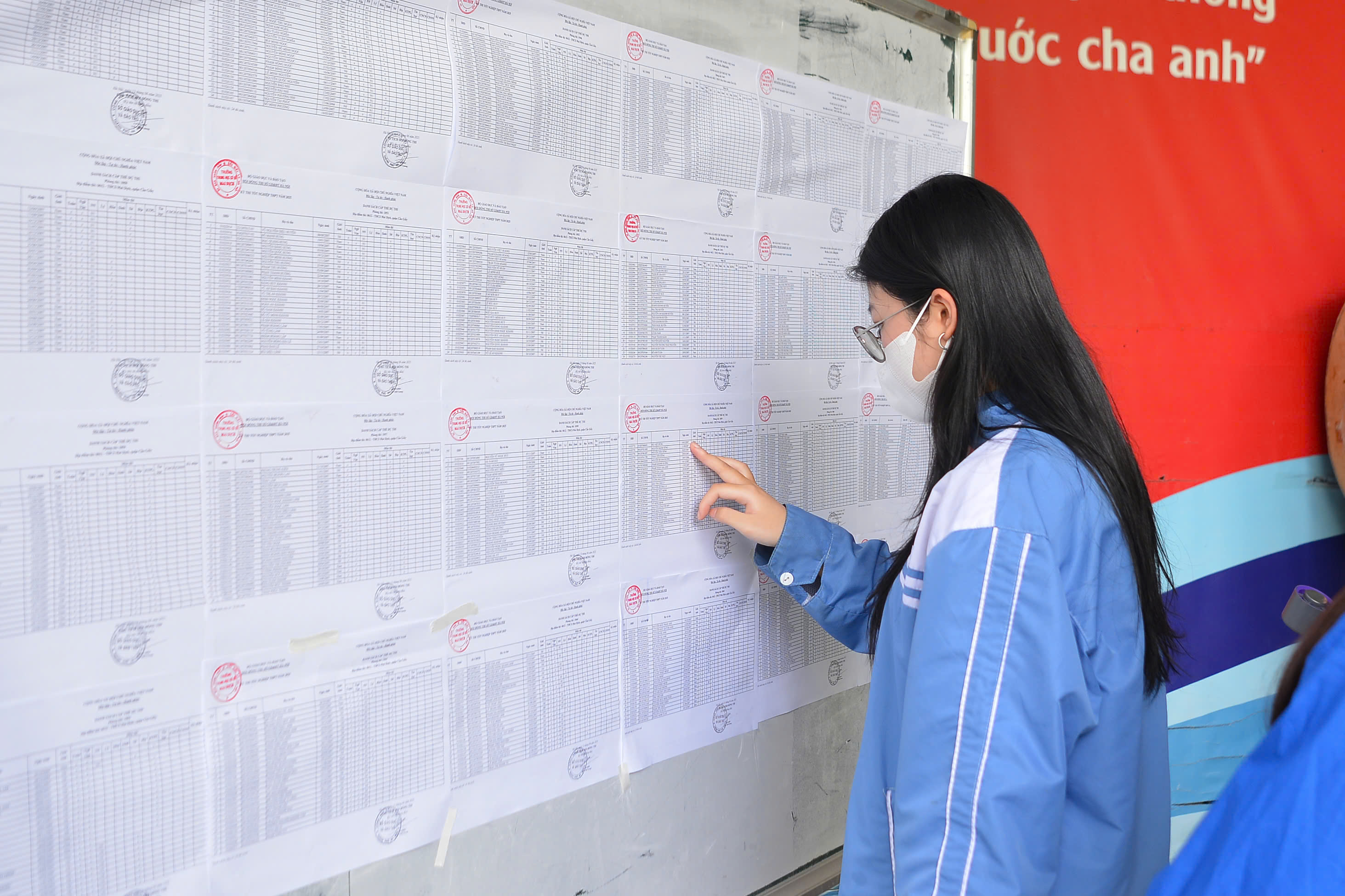 Thí sinh Hà Nội hoàn tất thủ tục dự thi tốt nghiệp THPT 2025 - ảnh 4