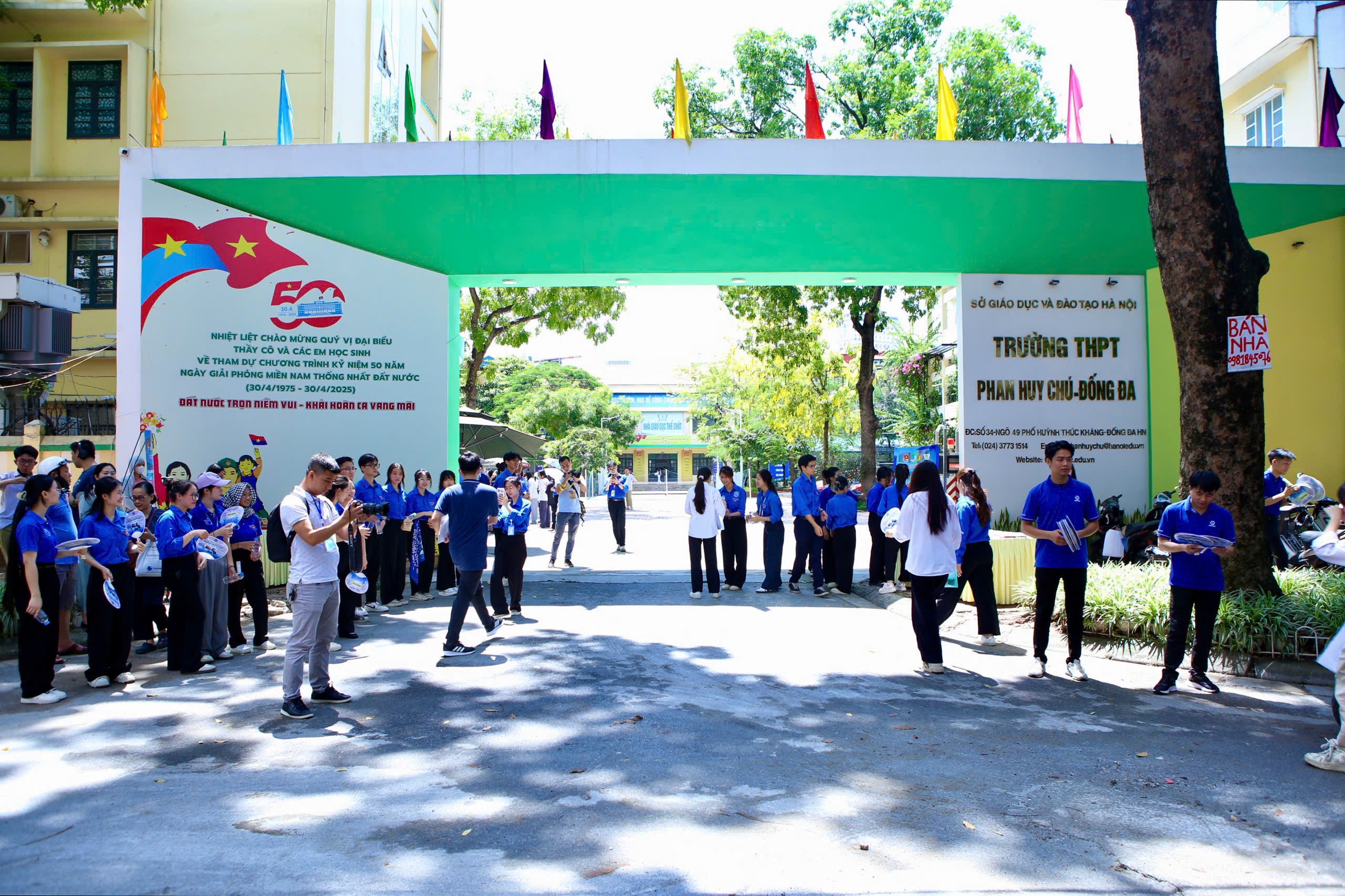 Thí sinh Hà Nội hoàn tất thủ tục dự thi tốt nghiệp THPT 2025 - ảnh 3