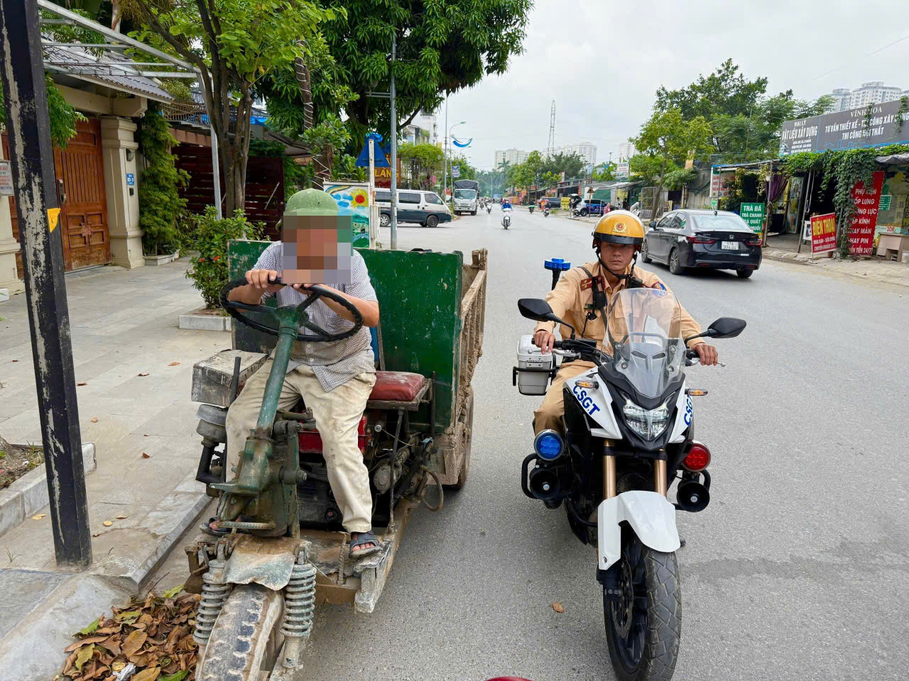 Hà Nội: Xử lý nhiều trường hợp vi phạm liên quan đến xe tự chế, xe chở hàng cồng kềnh - ảnh 2
