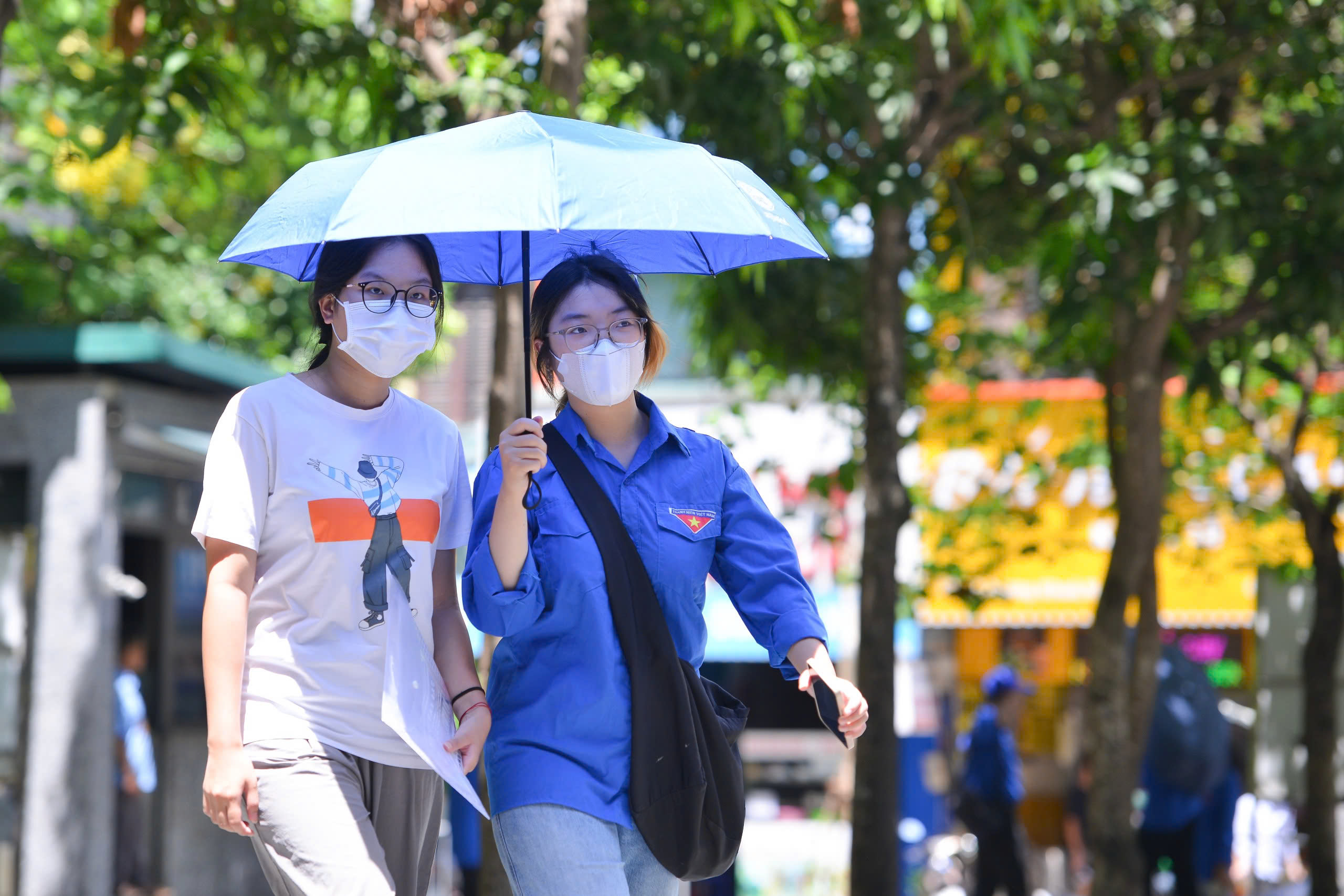 Thí sinh Hà Nội hoàn tất thủ tục dự thi tốt nghiệp THPT 2025 - ảnh 5