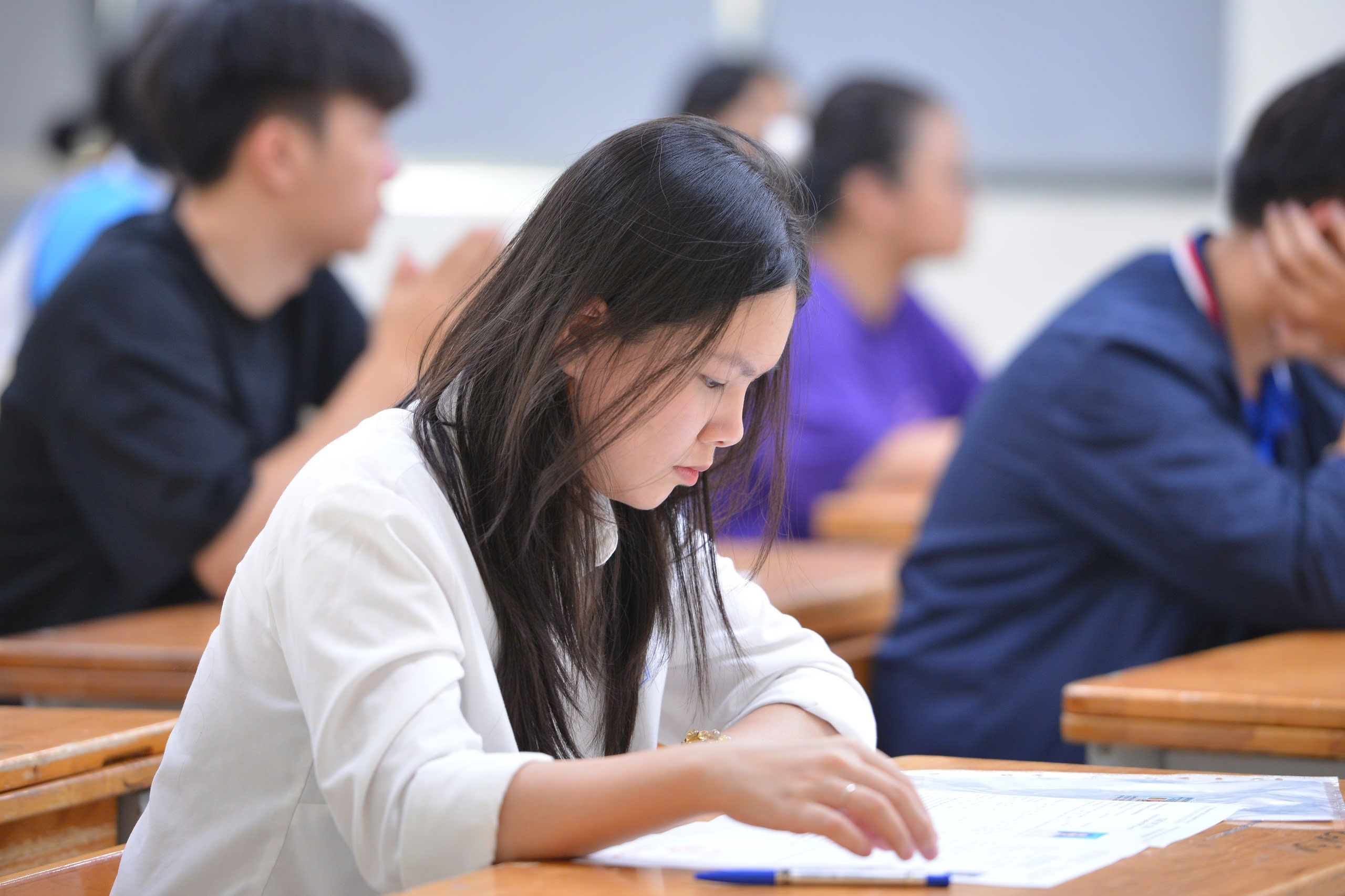 Thí sinh Hà Nội hoàn tất thủ tục dự thi tốt nghiệp THPT 2025 - ảnh 6