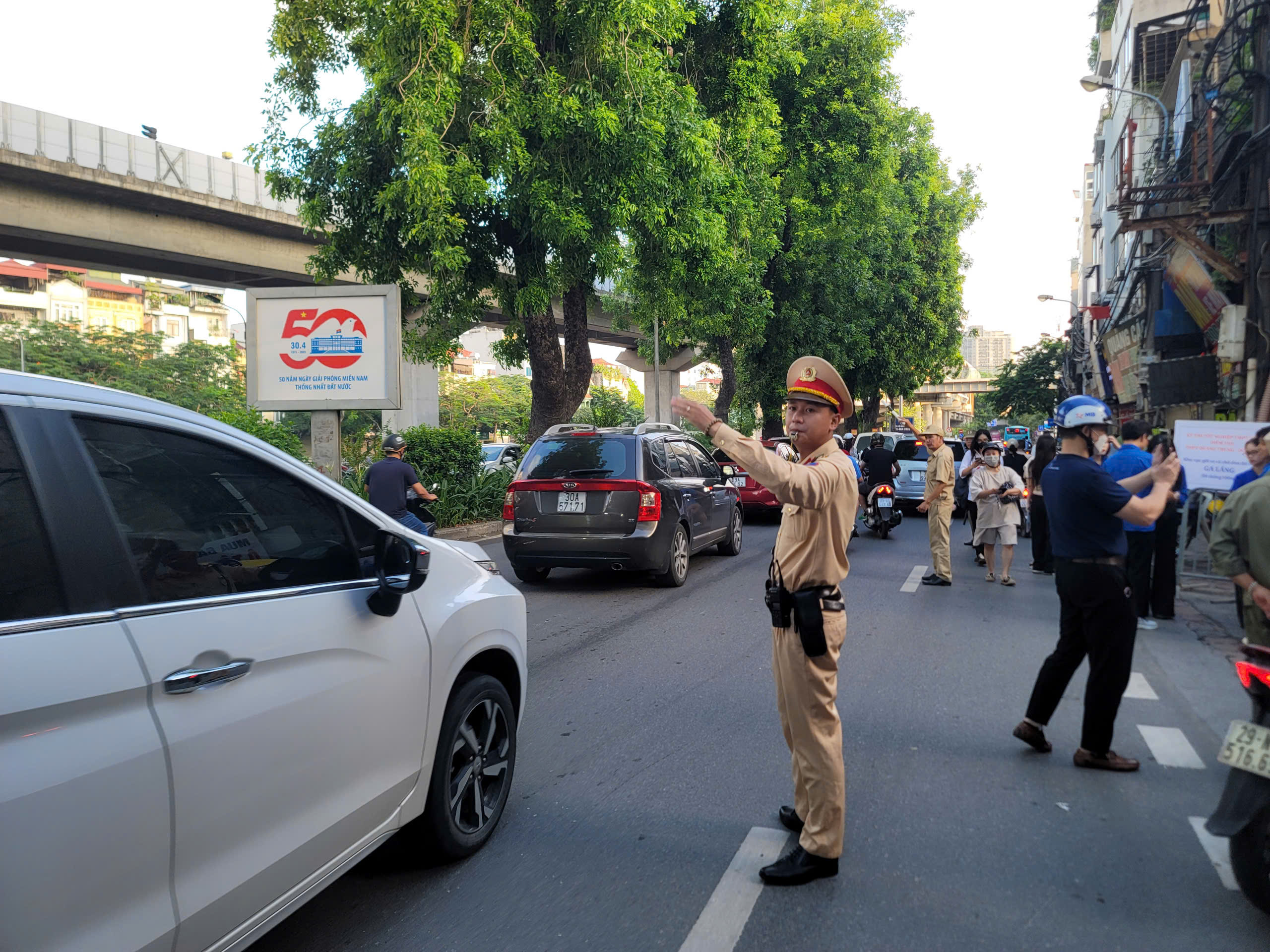 Công an Hà Nội triển khai đồng bộ các giải pháp bảo đảm an toàn kỳ thi tốt nghiệp THPT năm 2025 - ảnh 2