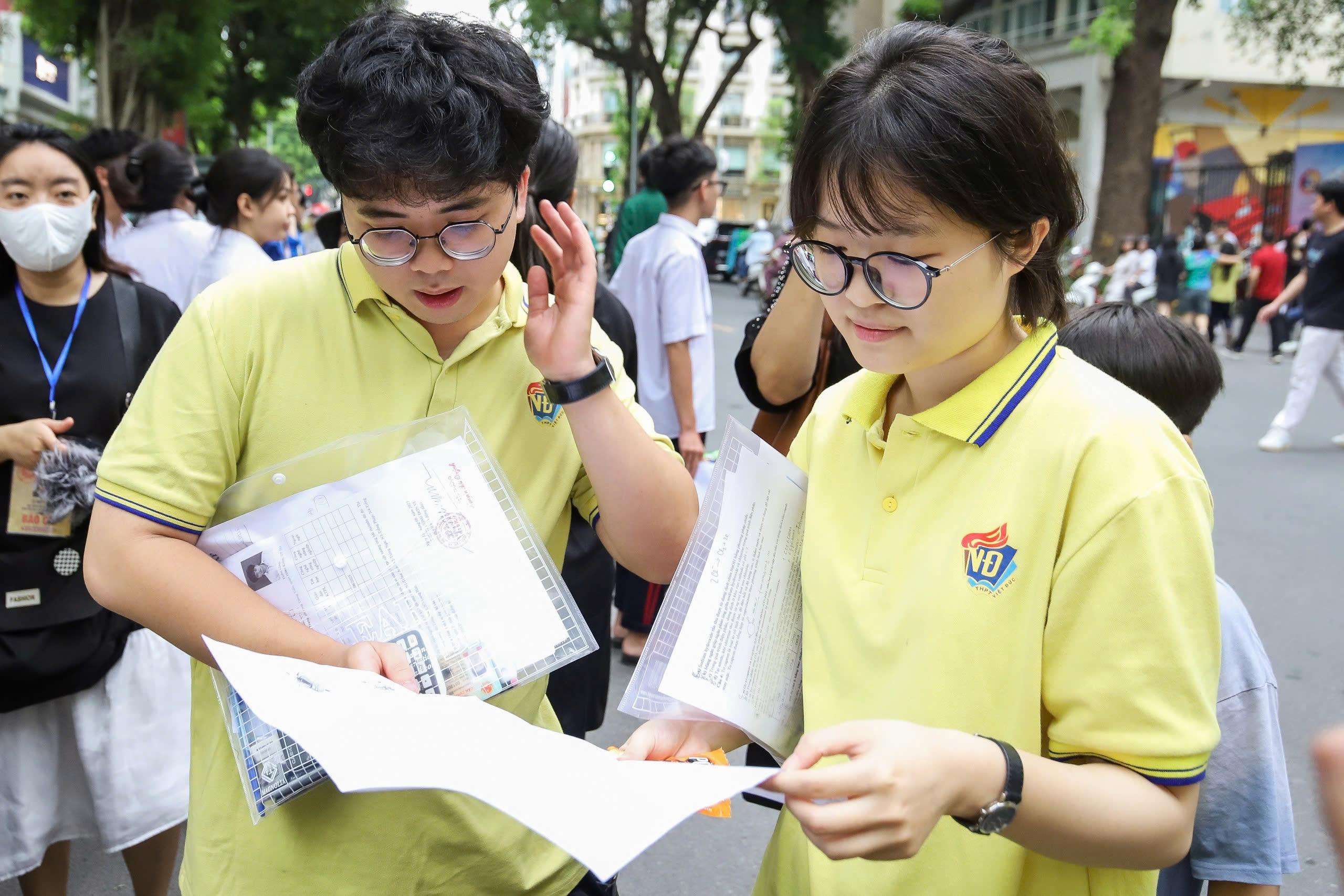 Sáng 27/6, thí sinh thi chương trình GDPT 2018 hoàn thành kỳ thi tốt nghiệp THPT 2025 - ảnh 3
