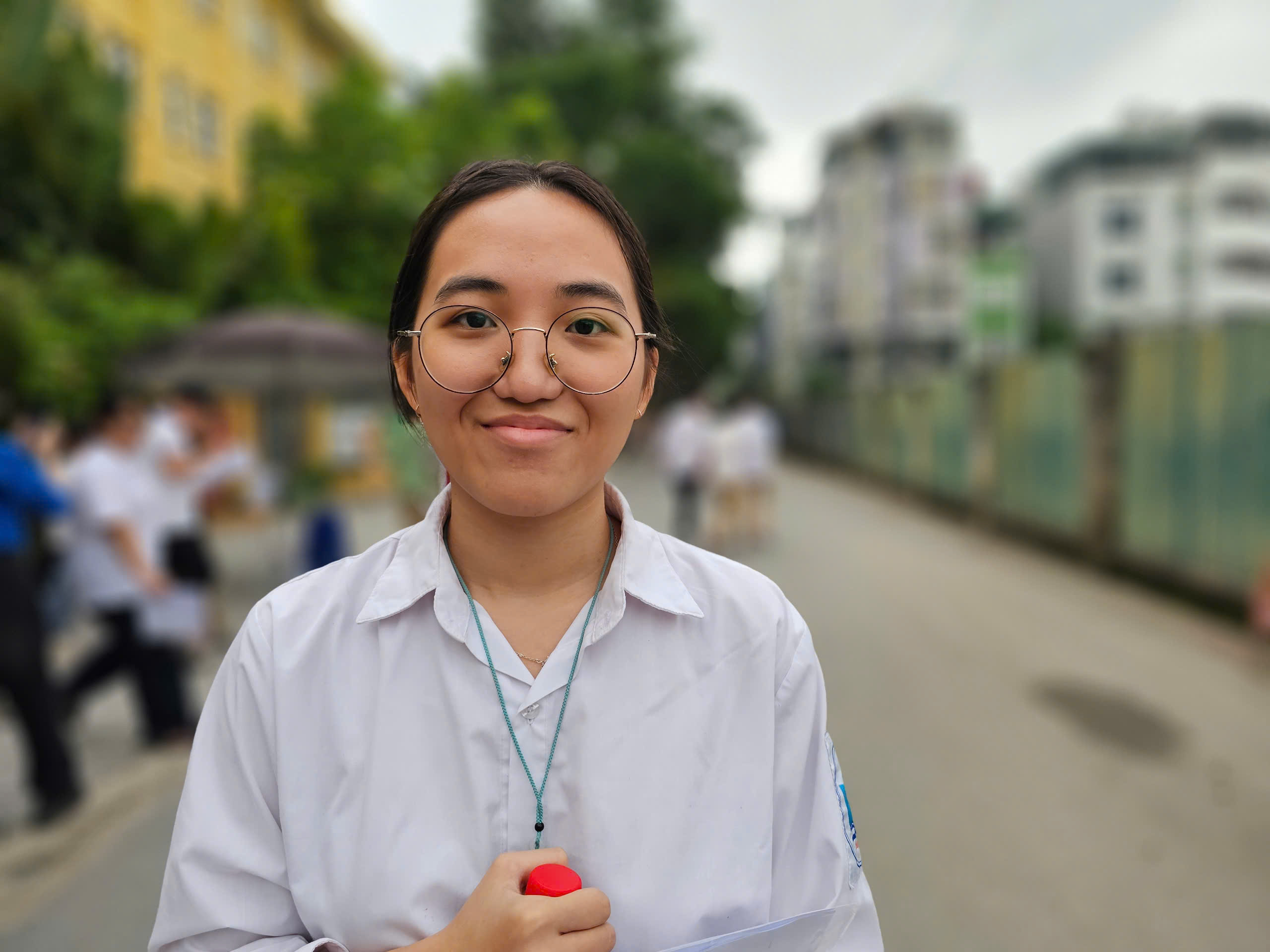Sáng 27/6, thí sinh thi chương trình GDPT 2018 hoàn thành kỳ thi tốt nghiệp THPT 2025 - ảnh 1