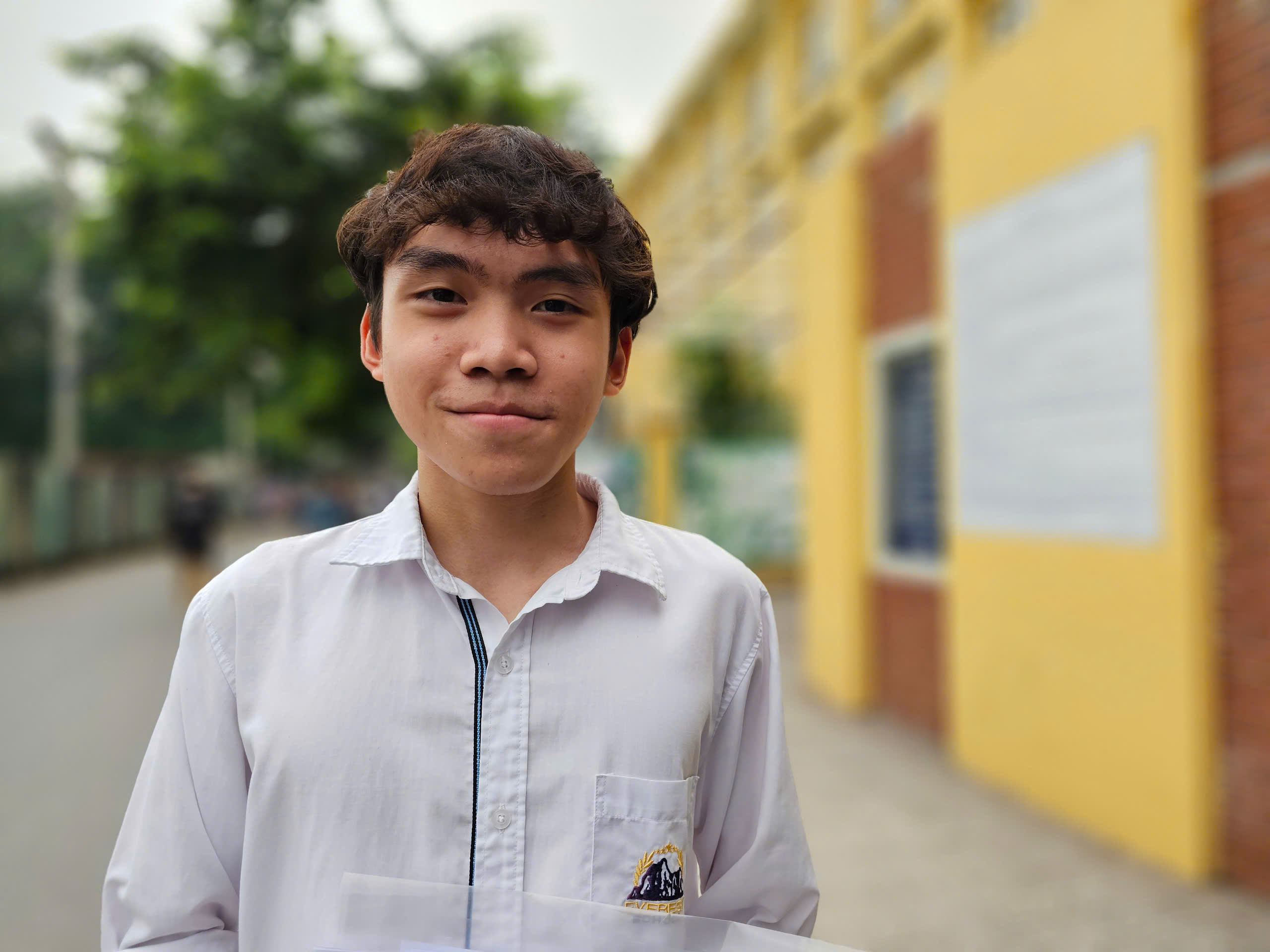 Sáng 27/6, thí sinh thi chương trình GDPT 2018 hoàn thành kỳ thi tốt nghiệp THPT 2025 - ảnh 2