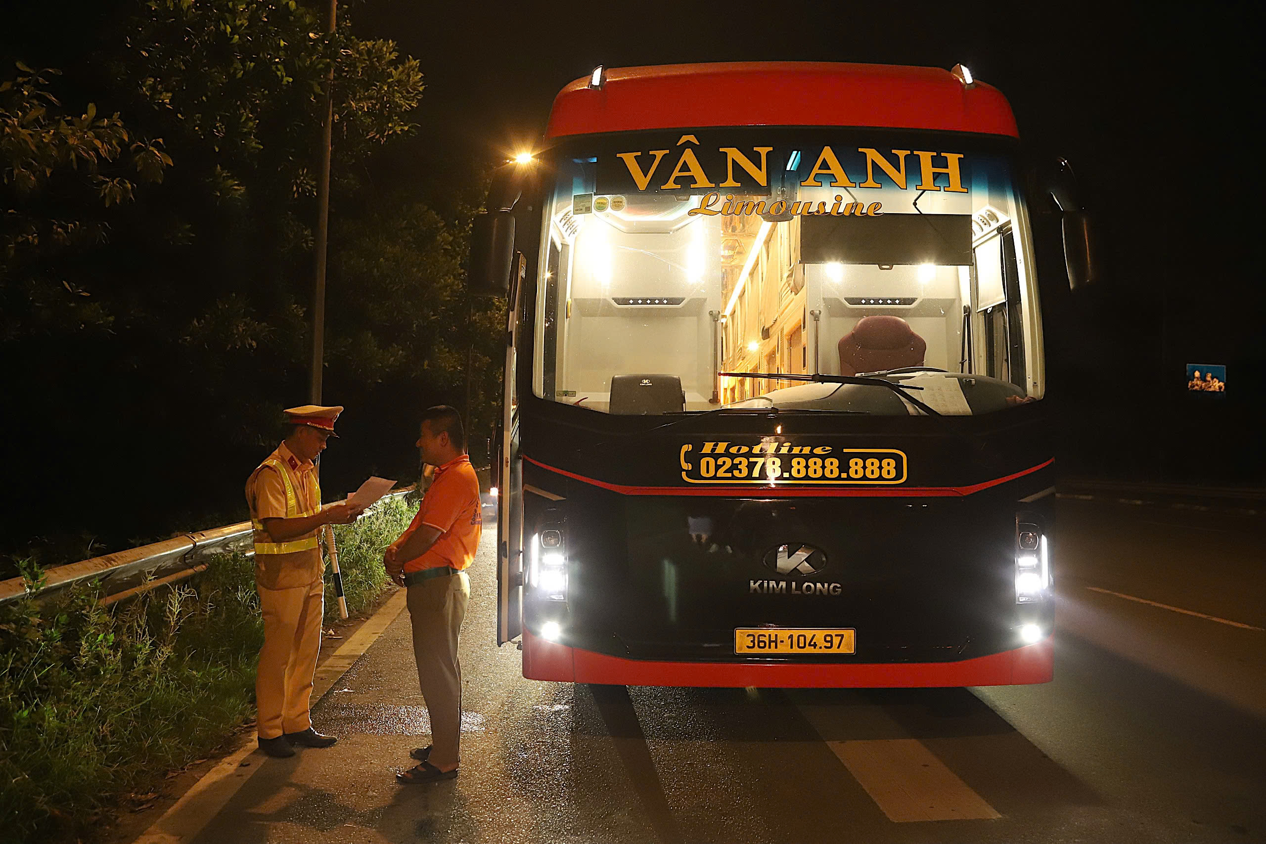Hà Nội: Tăng cường kiểm tra ban đêm, xử lý nghiêm vi phạm vận tải tại cửa ngõ phía Nam - ảnh 2