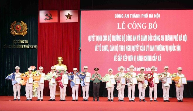 Công an thành phố Hà Nội công bố 126 Trưởng, Phó Công an phường, xã theo mô hình tổ chức mới - ảnh 2
