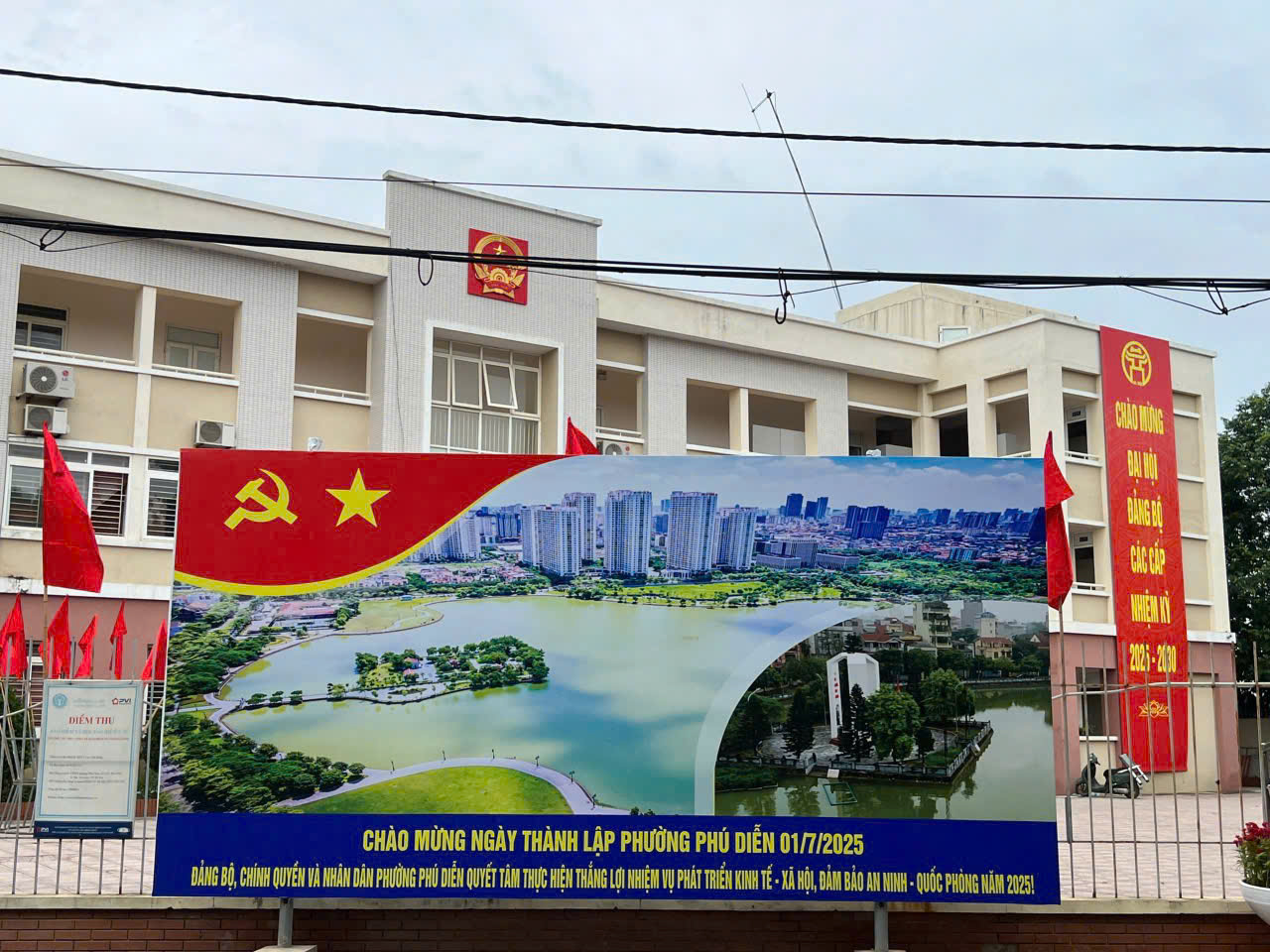 Phụ nữ phường Phú Diễn (mới) tổng vệ sinh môi trường, thiết thực chào mừng chính quyền địa phương 2 cấp - ảnh 13