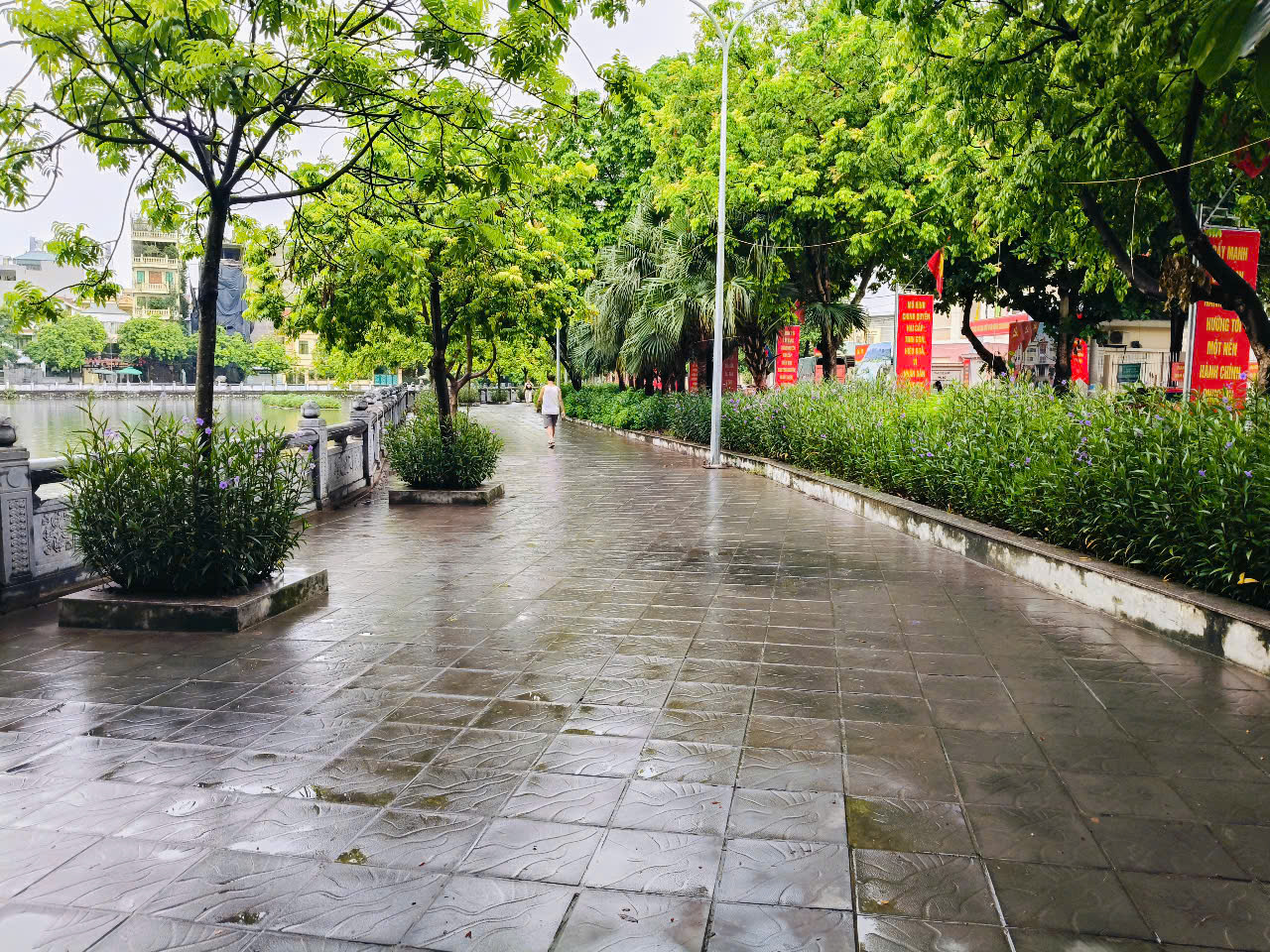 Phụ nữ phường Phú Diễn (mới) tổng vệ sinh môi trường, thiết thực chào mừng chính quyền địa phương 2 cấp - ảnh 9