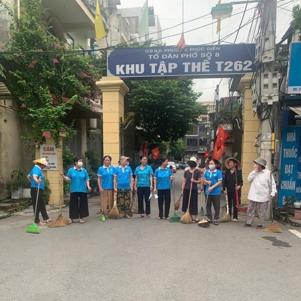 Phụ nữ phường Phú Diễn (mới) tổng vệ sinh môi trường, thiết thực chào mừng chính quyền địa phương 2 cấp - ảnh 6
