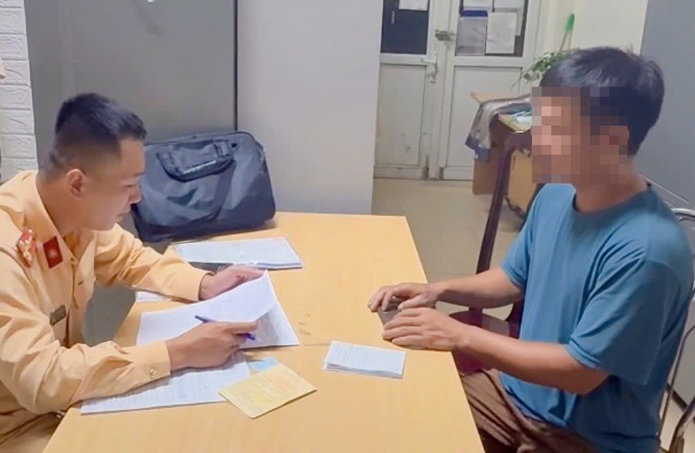 Hà Nội: Xử lý tài xế xe tải vượt đường ngang, đâm gãy barie - ảnh 2
