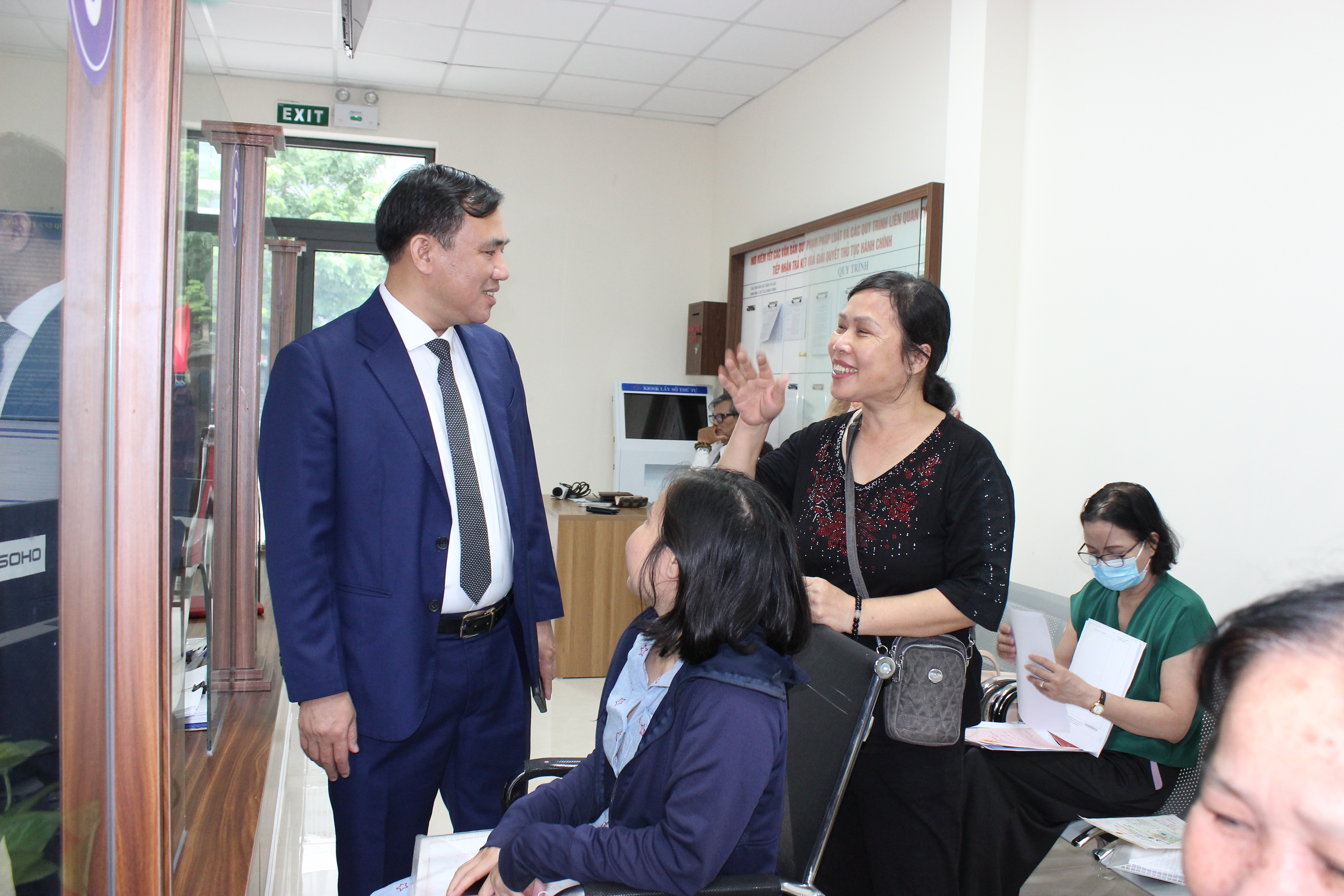Hà Nội: Ngày đầu tiên thực hiện chính quyền 2 cấp, người dân phấn khởi vì thủ tục nhanh gọn - ảnh 5