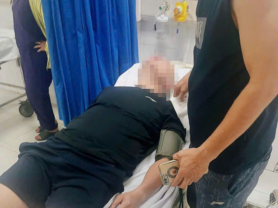 Hà Nội: Cảnh sát giao thông hỗ trợ đưa người đàn ông bị đột quỵ đi cấp cứu kịp thời - ảnh 2