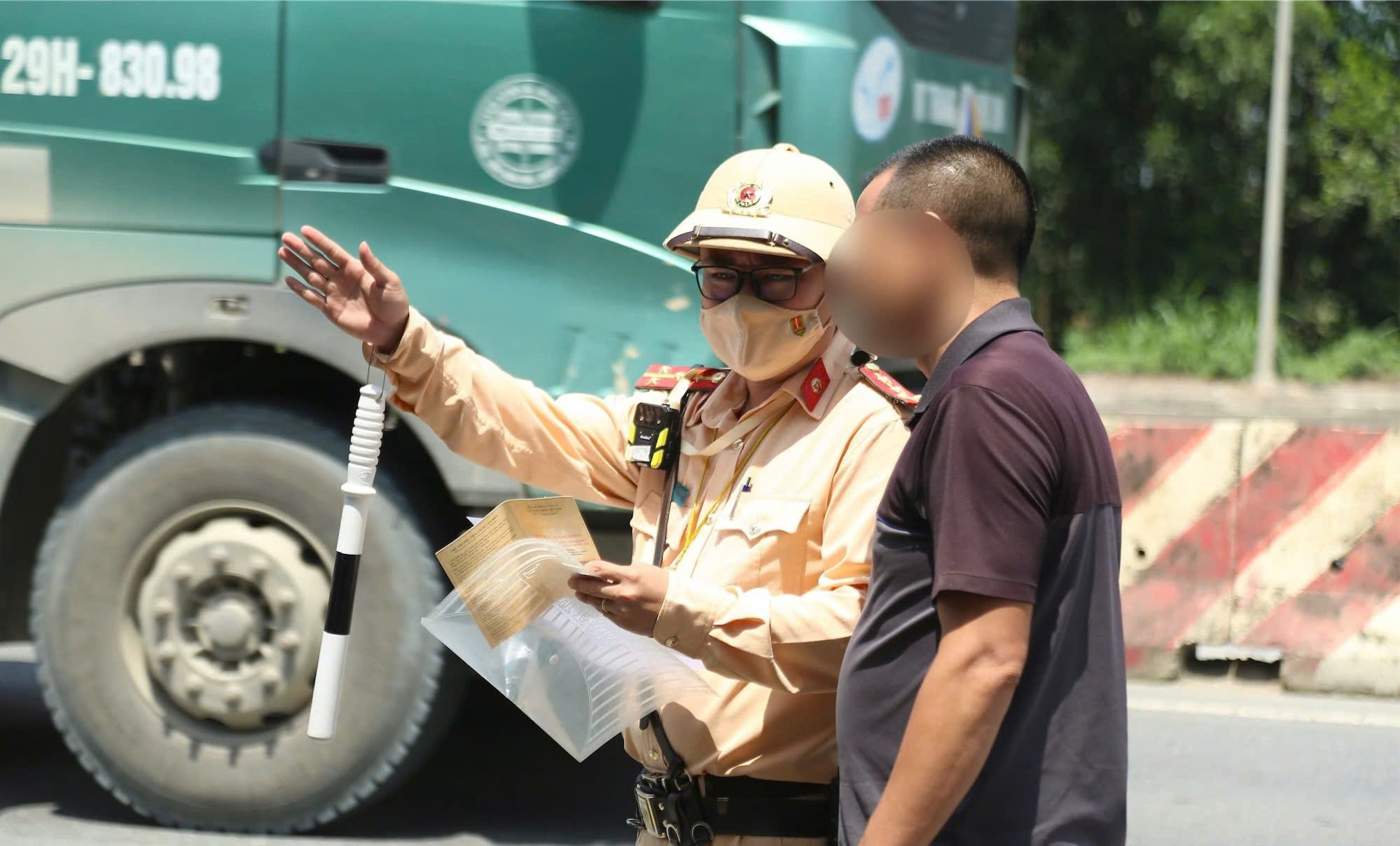 Hà Nội kiên quyết xử lý xe quá tải trên Quốc lộ 32 - ảnh 2