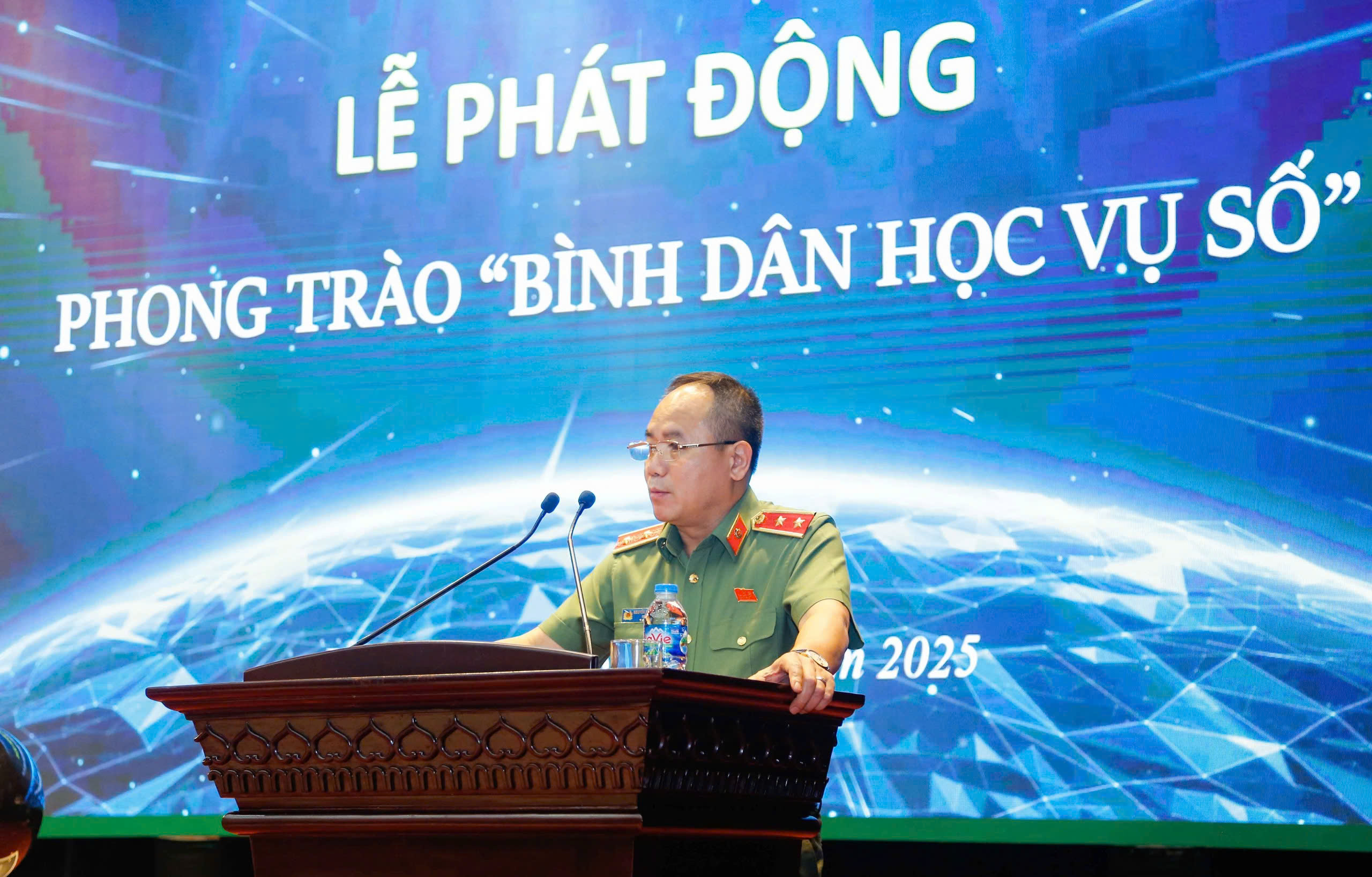 Công an Hà Nội phát động phong trào “Bình dân học vụ số” - ảnh 2