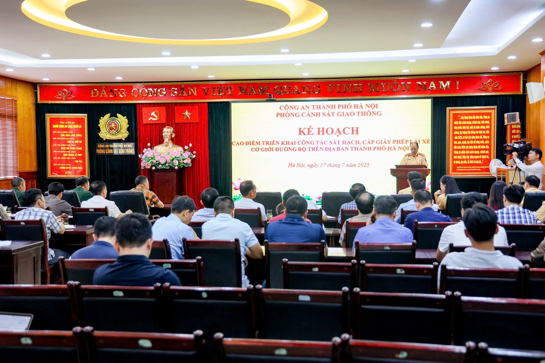 Hà Nội: Triển khai cao điểm sát hạch cấp giấy phép lái xe cơ giới đường bộ - ảnh 1