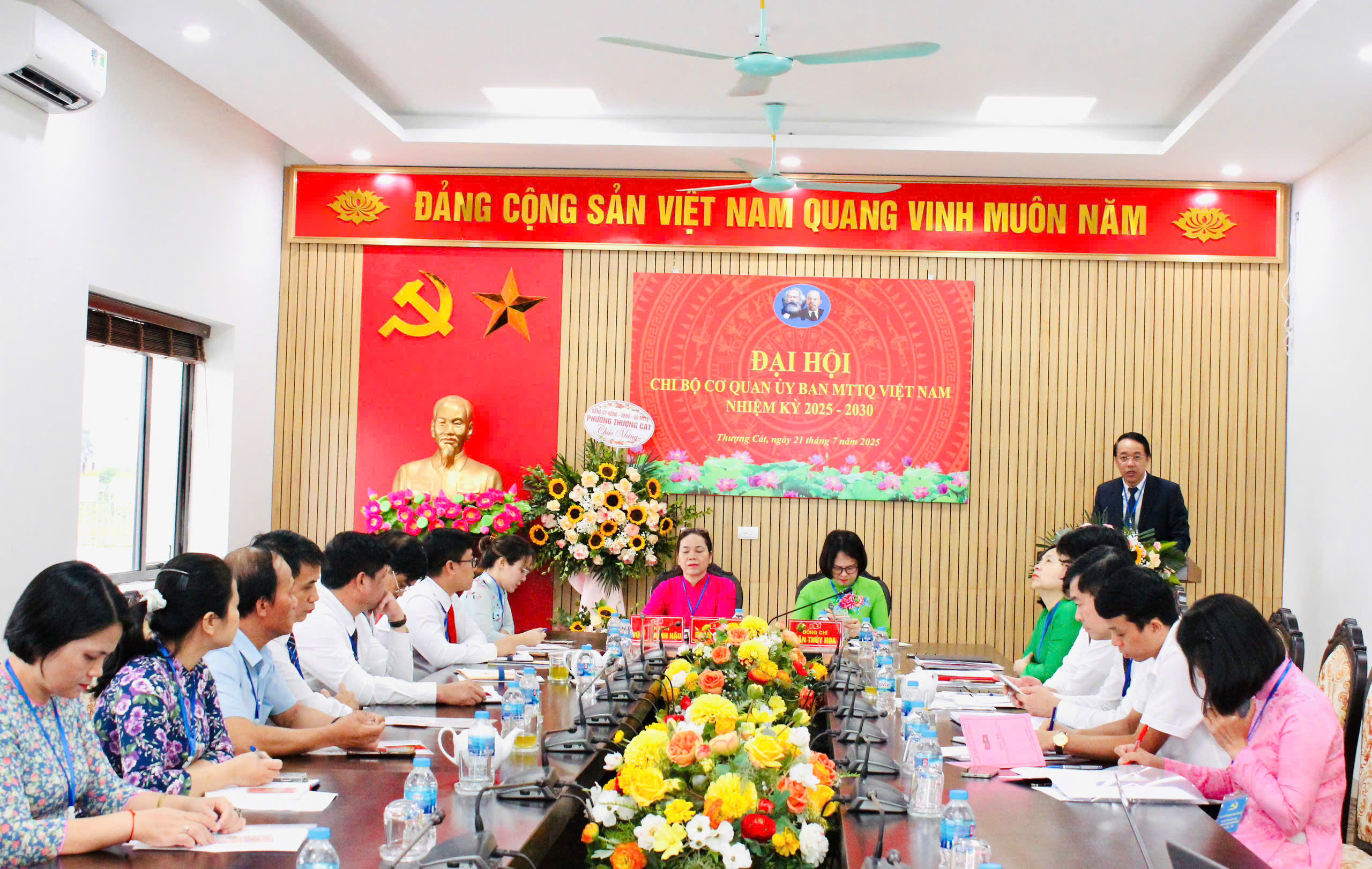 Chi bộ Cơ quan MTTQ Việt Nam phường Thượng Cát tổ chức Đại hội lần thứ I, nhiệm kỳ 2025 – 2030 - ảnh 1