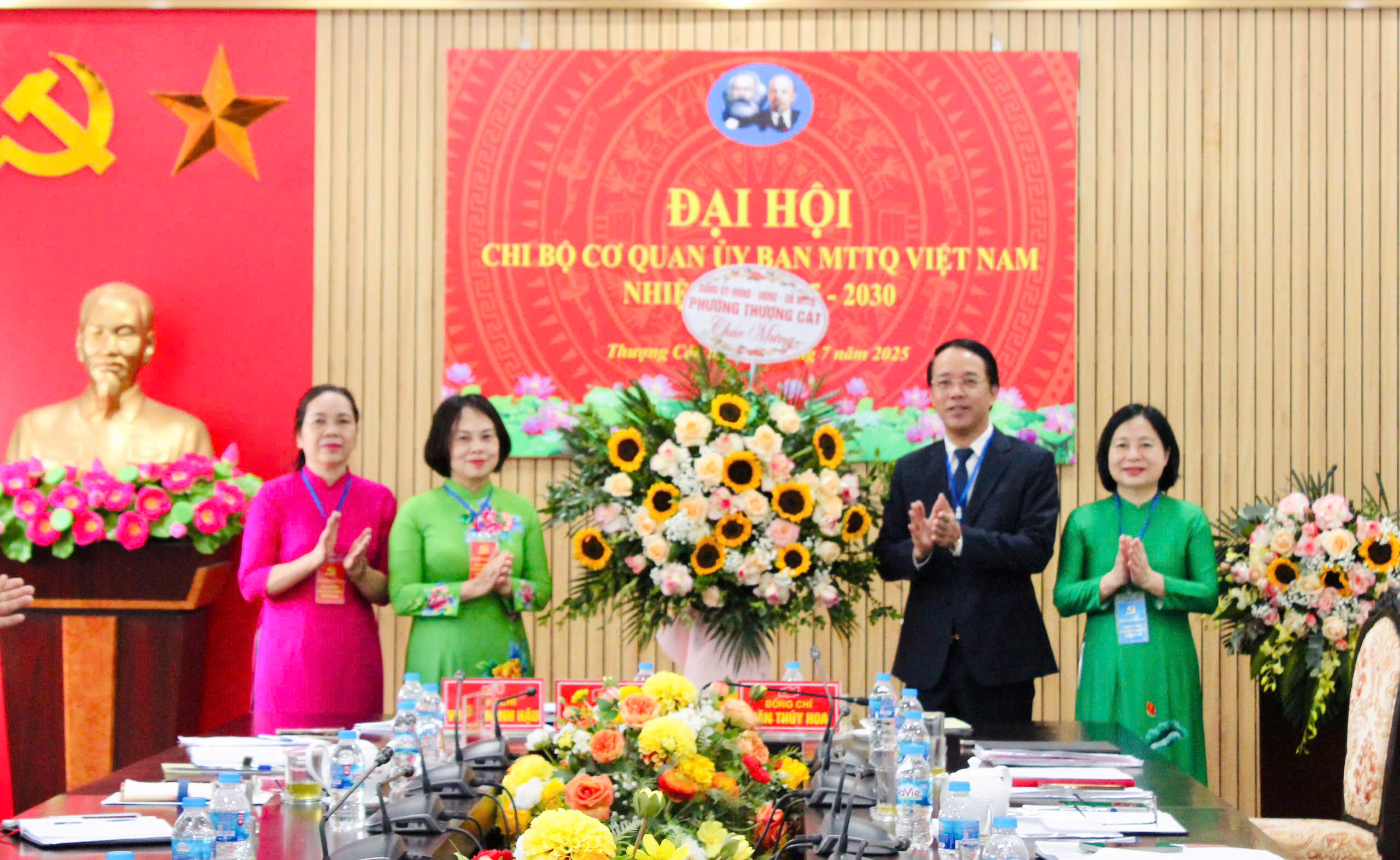 Chi bộ Cơ quan MTTQ Việt Nam phường Thượng Cát tổ chức Đại hội lần thứ I, nhiệm kỳ 2025 – 2030 - ảnh 4