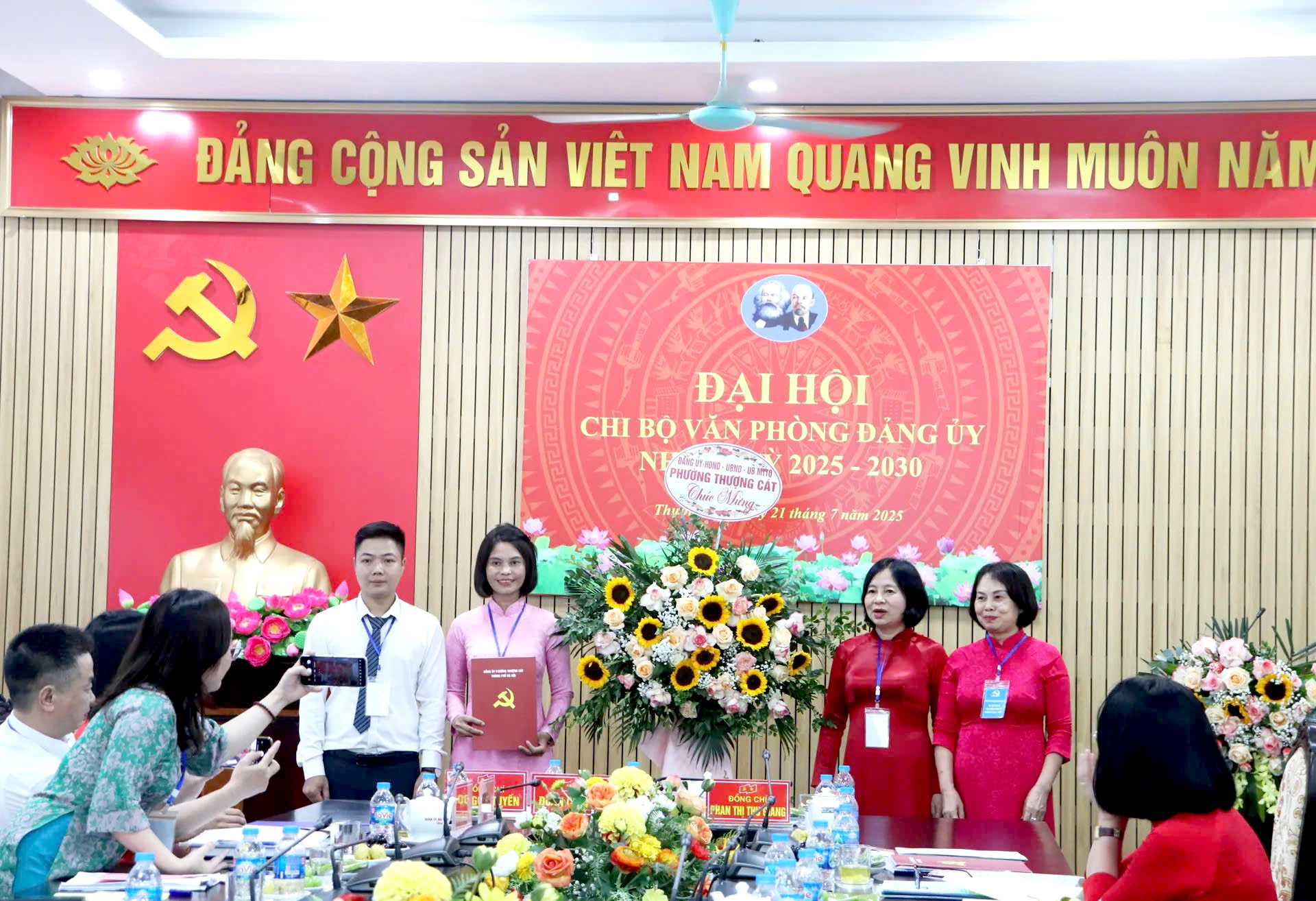 Văn phòng Đảng ủy phường Thượng Cát quyết tâm số hóa, đẩy mạnh ứng dụng thông tin và chuyển đổi số - ảnh 4