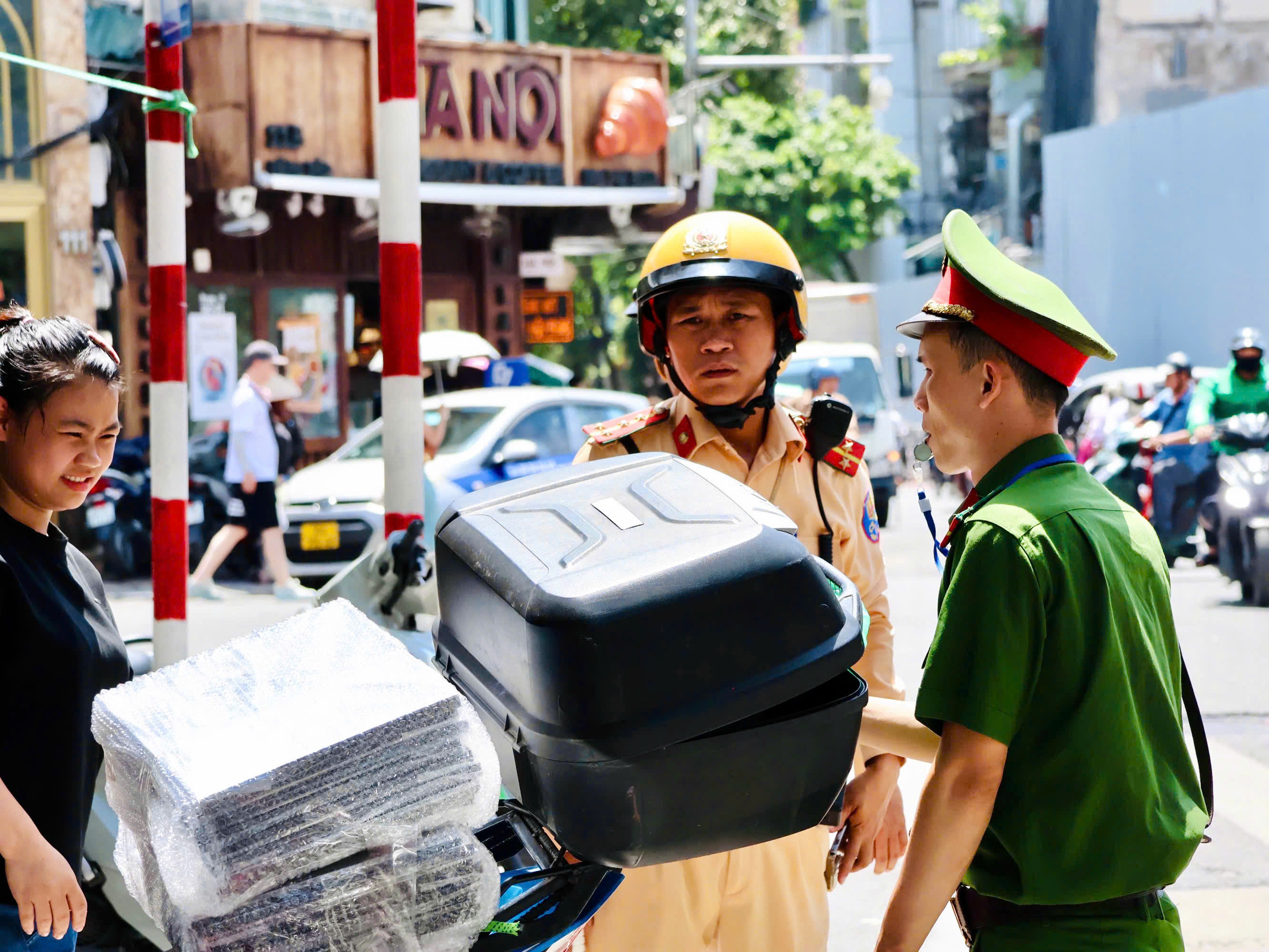Hà Nội: Tăng cường xử lý vi phạm giao thông, trật tự đô thị ở khu vực nội đô - ảnh 1