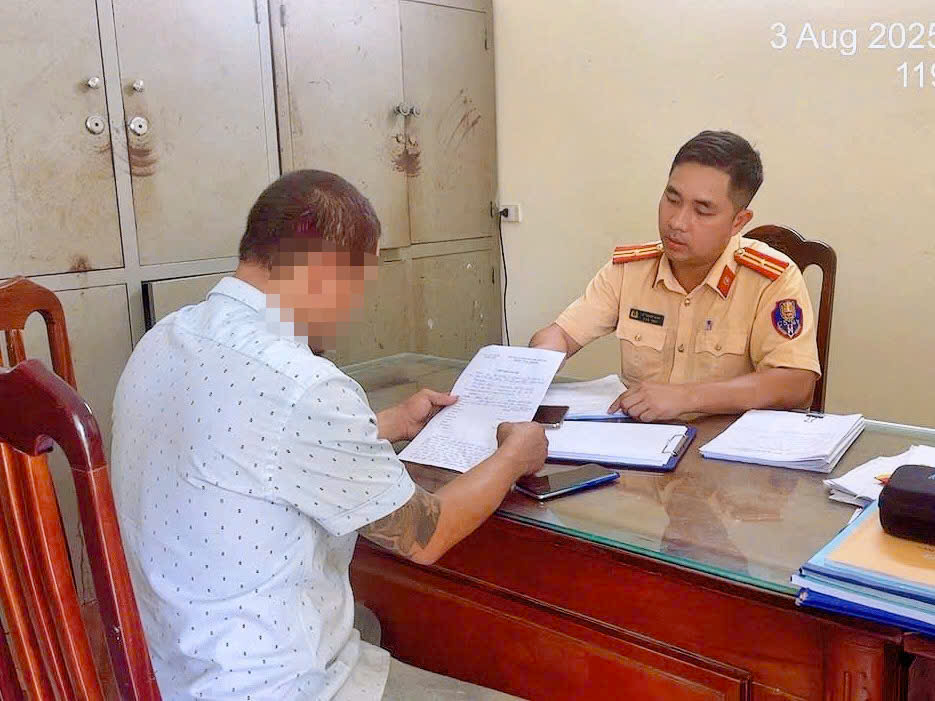Hà Nội: Tiếp nhận phản ánh qua số điện thoại cá nhân, Trưởng phòng CSGT chỉ đạo xử lý “nóng” - ảnh 2