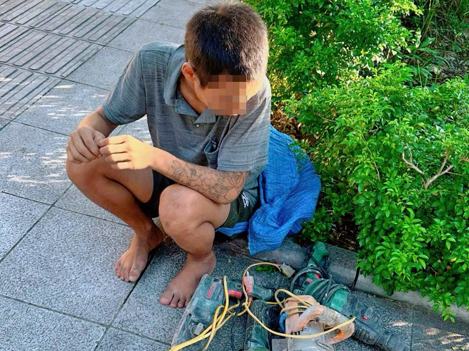 Cảnh sát giao thông Hà Nội kịp thời bắt giữ đối tượng trộm cắp tài sản - ảnh 1