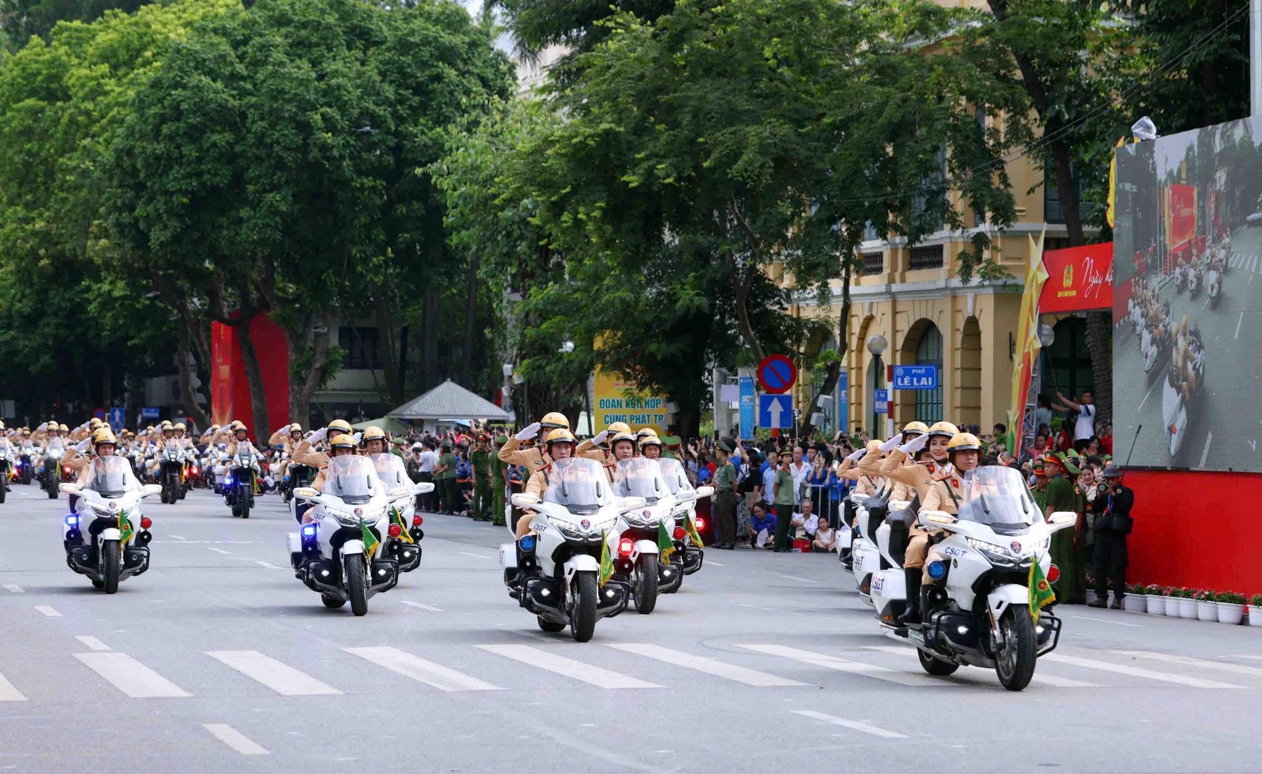 Lực lượng CSGT Thủ đô góp phần bảo đảm thành công “Ngày hội Vì Thủ đô bình yên” - ảnh 14