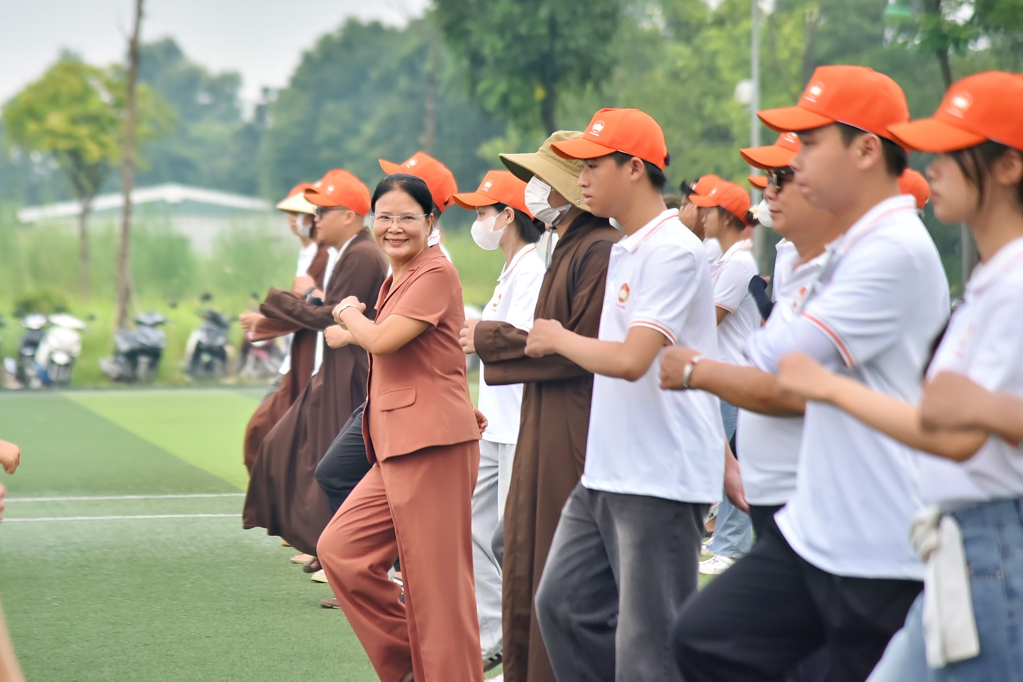Phó Chủ tịch Uỷ ban MTTQ Việt Nam Hà Thị Nga gặp mặt, động viên khối diễu hành “Đại đoàn kết các dân tộc Việt Nam” - ảnh 5