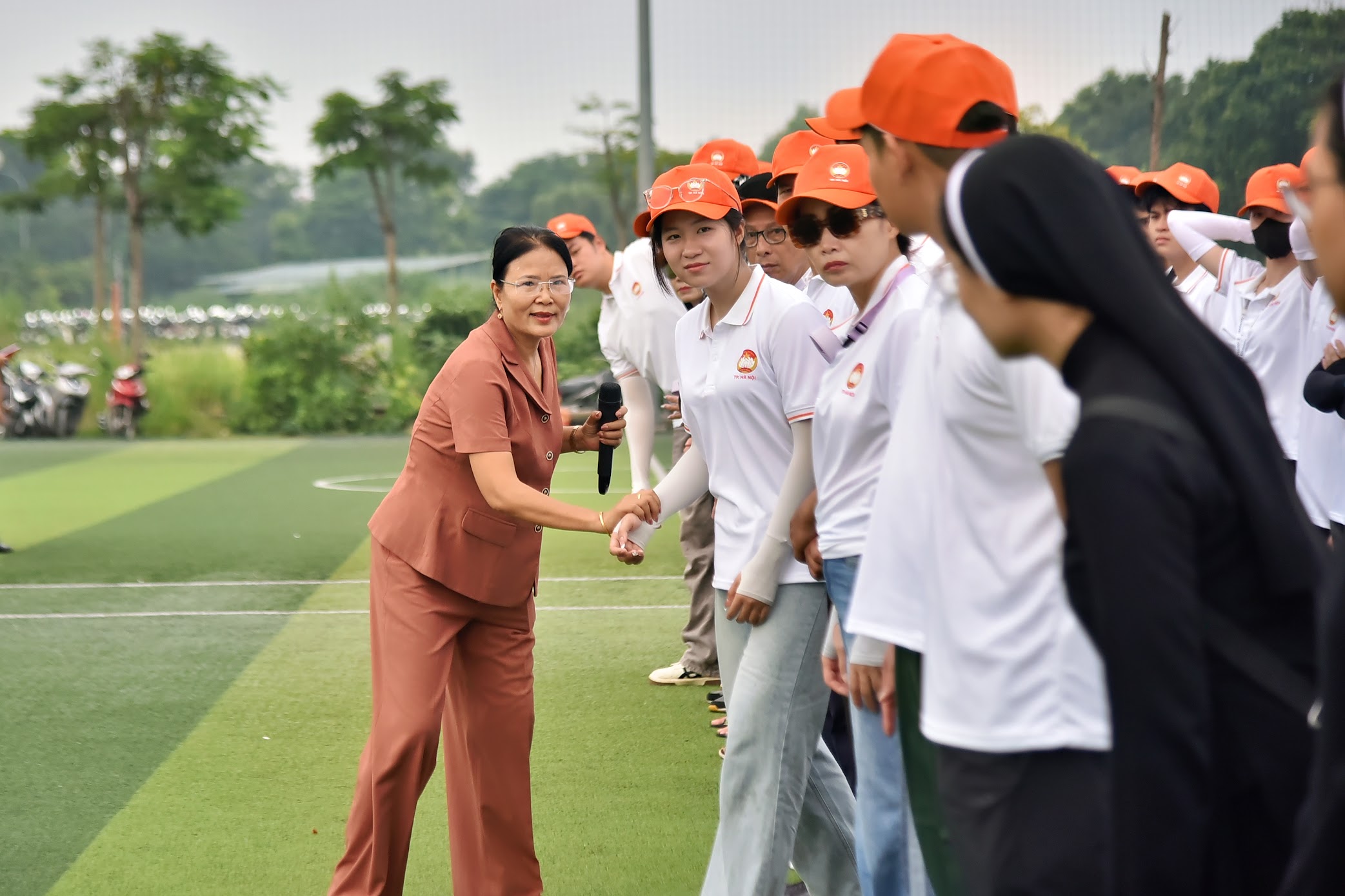 Phó Chủ tịch Uỷ ban MTTQ Việt Nam Hà Thị Nga gặp mặt, động viên khối diễu hành “Đại đoàn kết các dân tộc Việt Nam” - ảnh 8