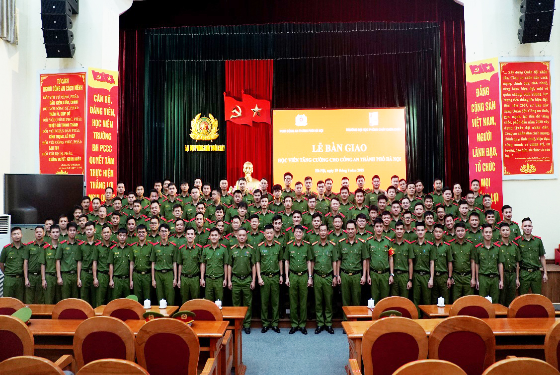 Công an Hà Nội tiếp nhận 120 học viên Đại học Phòng cháy chữa cháy phục vụ sự kiện A80 - ảnh 2
