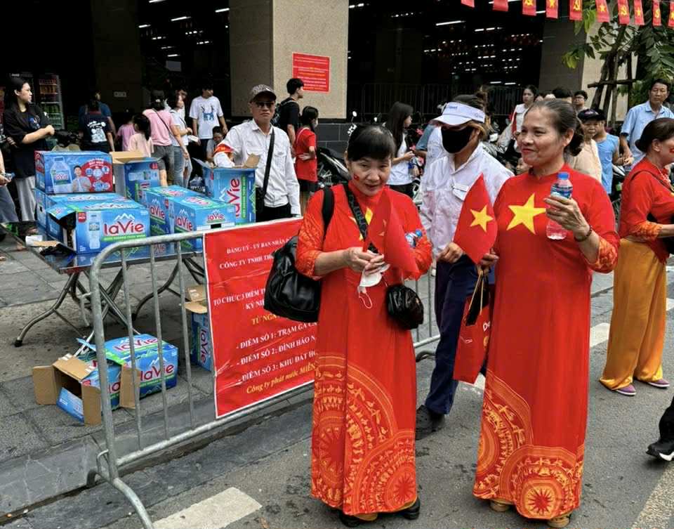 Phường Ô Chợ Dừa triển khai thêm 1 điểm trông xe miễn phí tại ga Cát Linh phục vụ nhân dân ngày Quốc khánh - ảnh 1