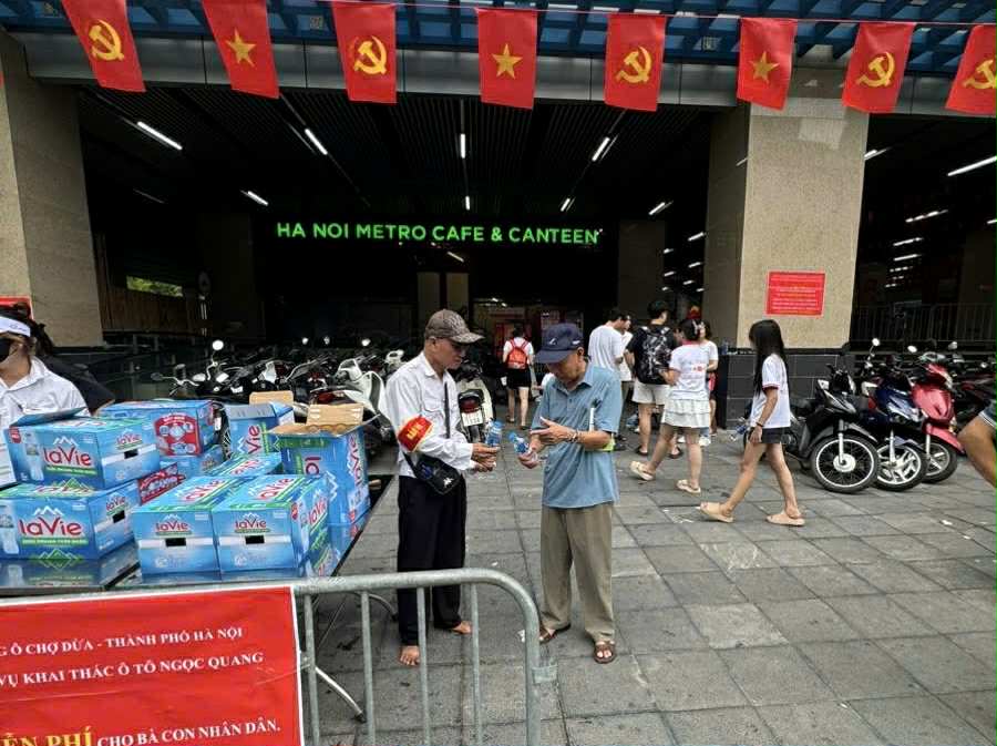 Phường Ô Chợ Dừa triển khai thêm 1 điểm trông xe miễn phí tại ga Cát Linh phục vụ nhân dân ngày Quốc khánh - ảnh 2