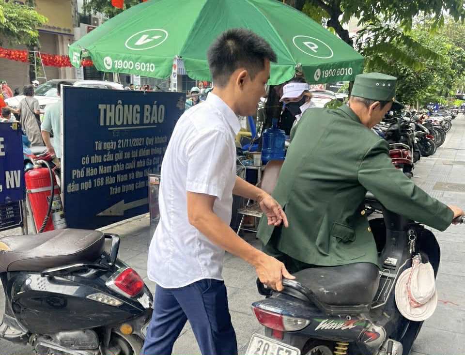 Phường Ô Chợ Dừa triển khai thêm 1 điểm trông xe miễn phí tại ga Cát Linh phục vụ nhân dân ngày Quốc khánh - ảnh 3