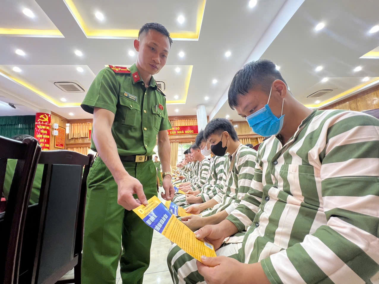 Công an Hà Nội công bố quyết định đặc xá đợt 2 năm 2025 - ảnh 2