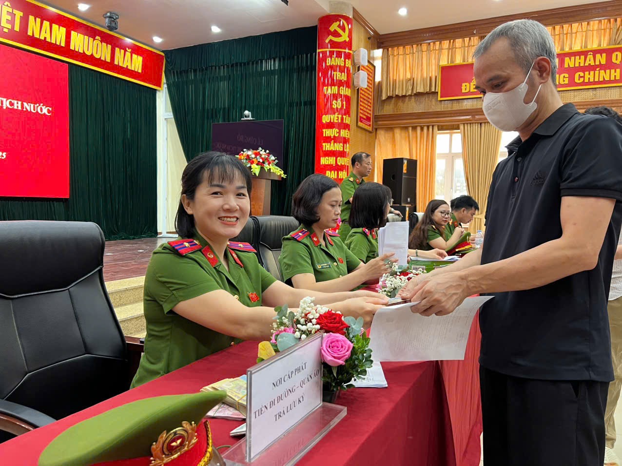 Công an Hà Nội công bố quyết định đặc xá đợt 2 năm 2025 - ảnh 3