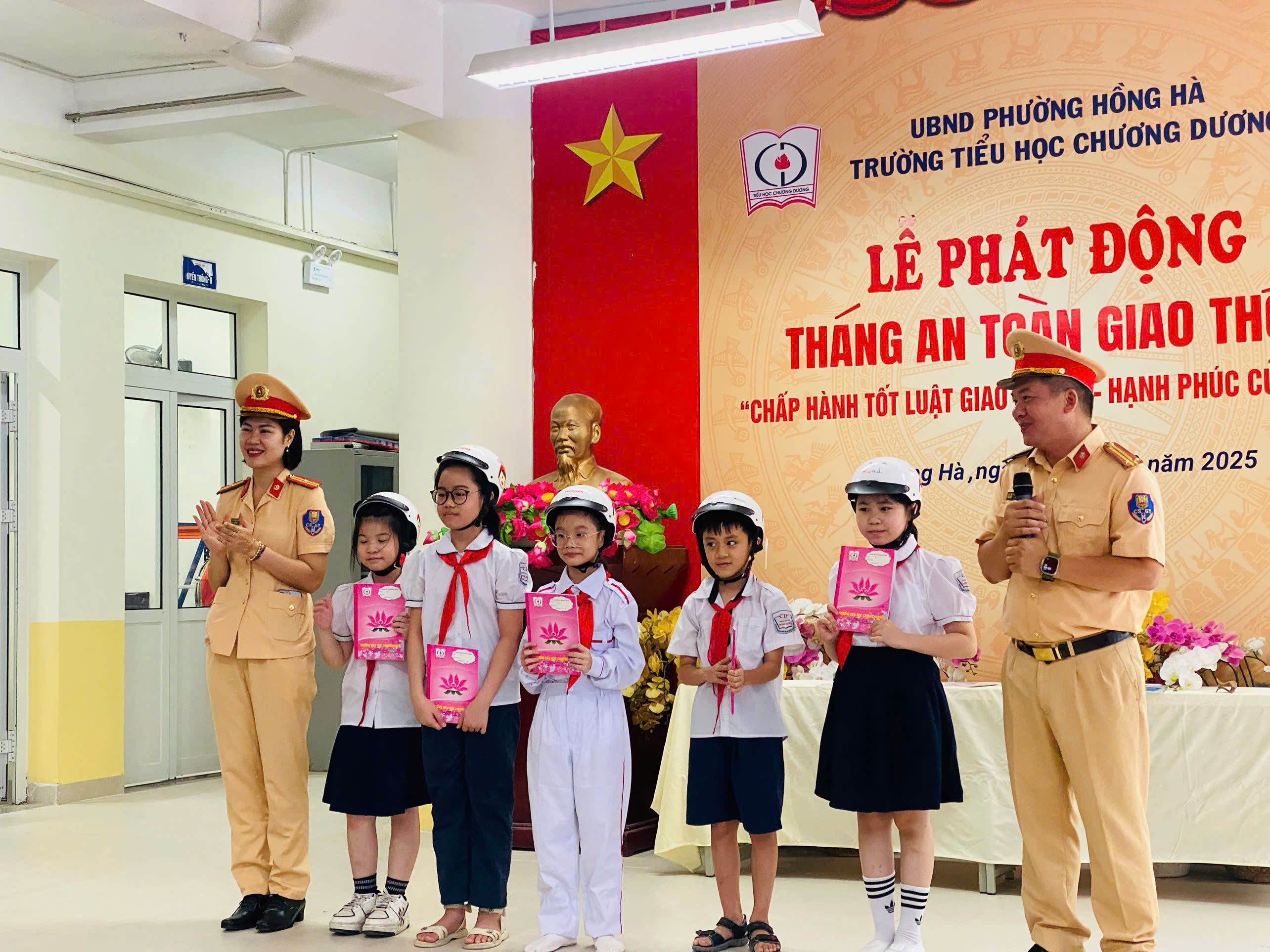 Hơn 6.000 học sinh được tuyên truyền pháp luật về trật tự an toàn giao thông - ảnh 5