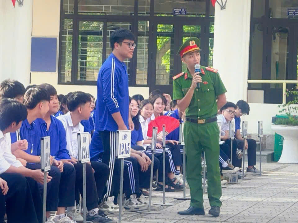 Phường Tây Mỗ đẩy mạnh tuyên truyền và ký cam kết an toàn giao thông trong trường học - ảnh 2