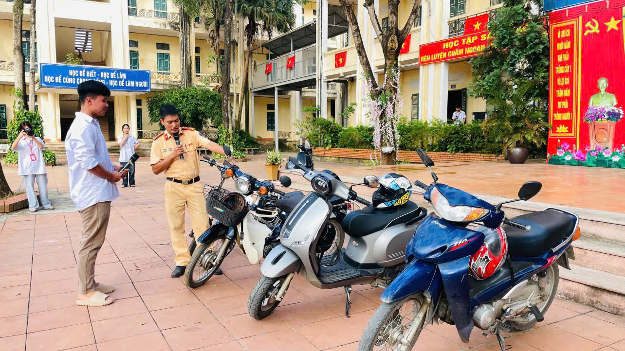 Hà Nội: Tiếp tục phối hợp đẩy mạnh tuyên truyền an toàn giao thông trong trường học - ảnh 2