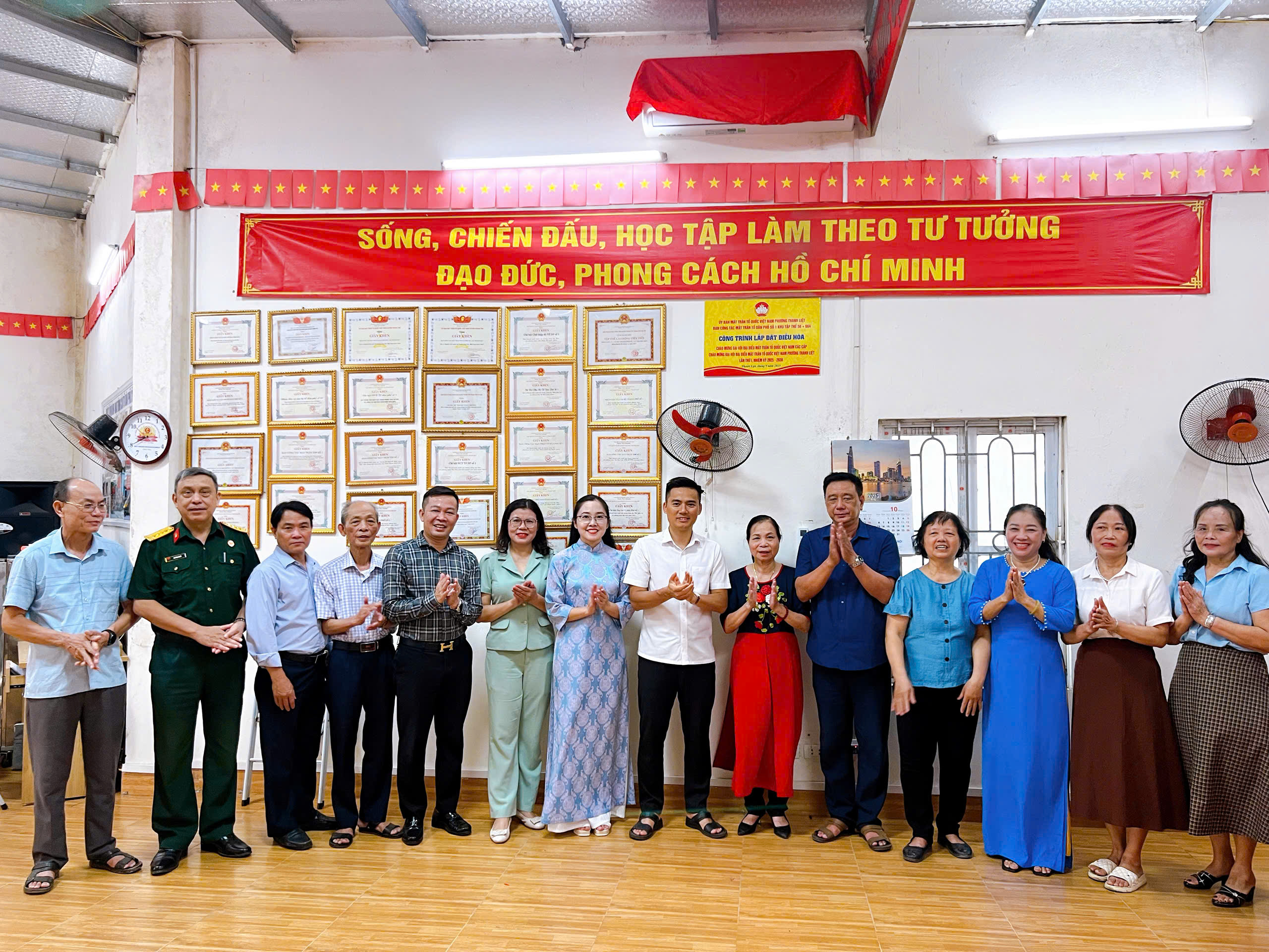 Phường Thanh Liệt: Gắn biển công trình lắp đặt điều hoà chào mừng Đại hội Đại biểu Mặt trận Tổ quốc Việt Nam các cấp - ảnh 2