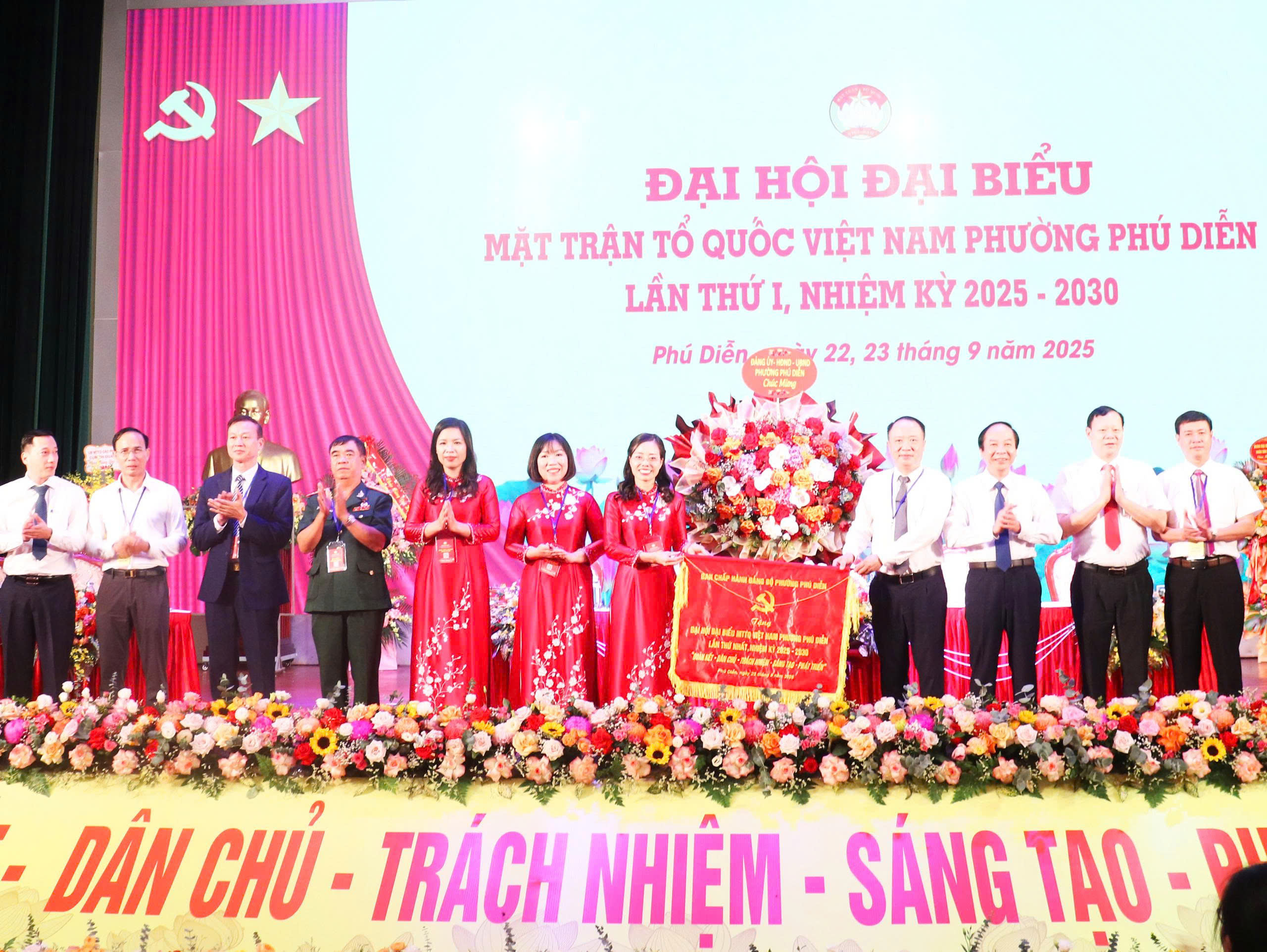 Đồng chí Trần Thị Hồng Hạnh giữ chức Chủ tịch Ủy ban MTTQ phường Phú Diễn - ảnh 6