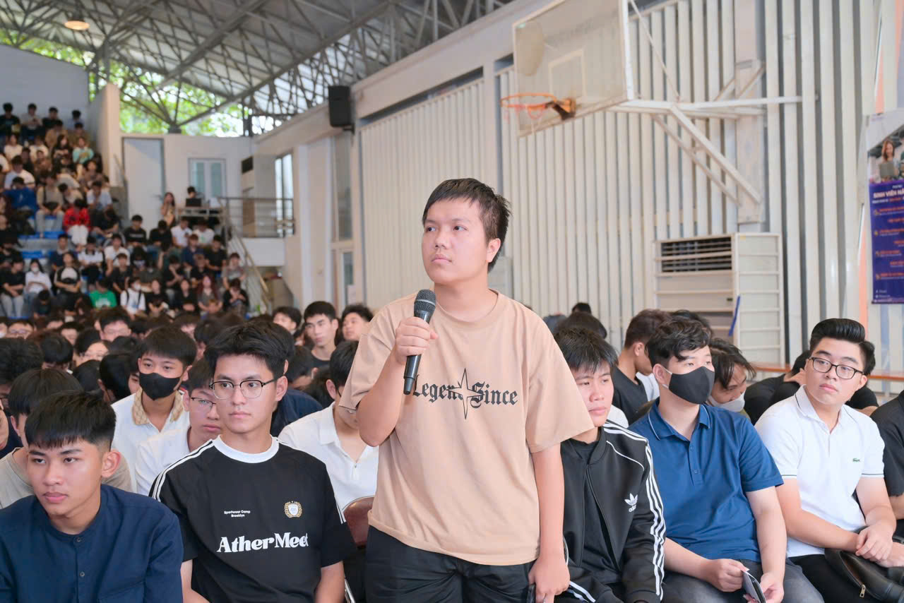 Hà Nội: Tuyên truyền pháp luật về an toàn giao thông cho sinh viên Đại học Kiến trúc Hà Nội - ảnh 3