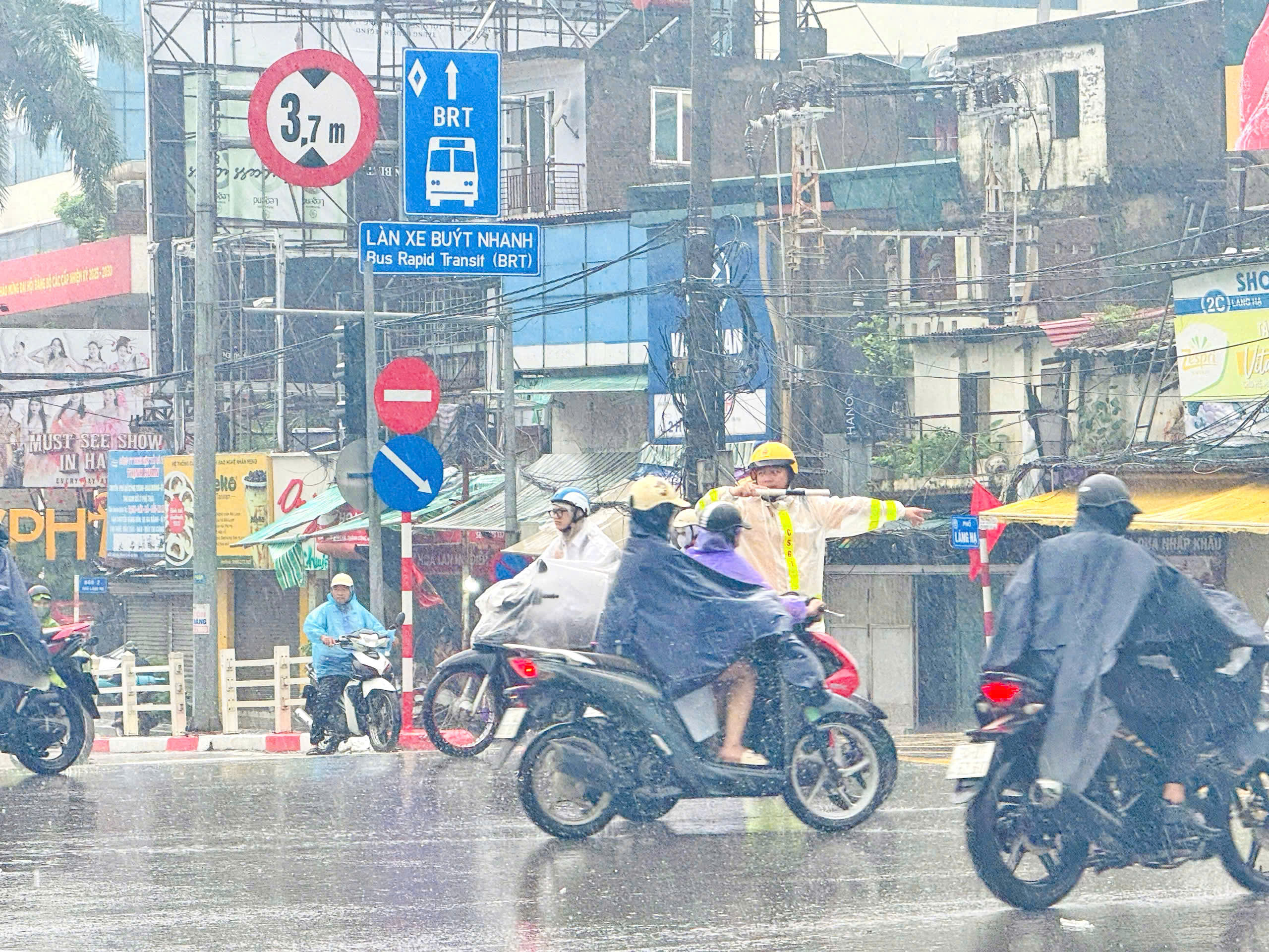 Phòng CSGT Hà Nội chủ động phương án ứng phó với cơn bão số 9 - ảnh 1