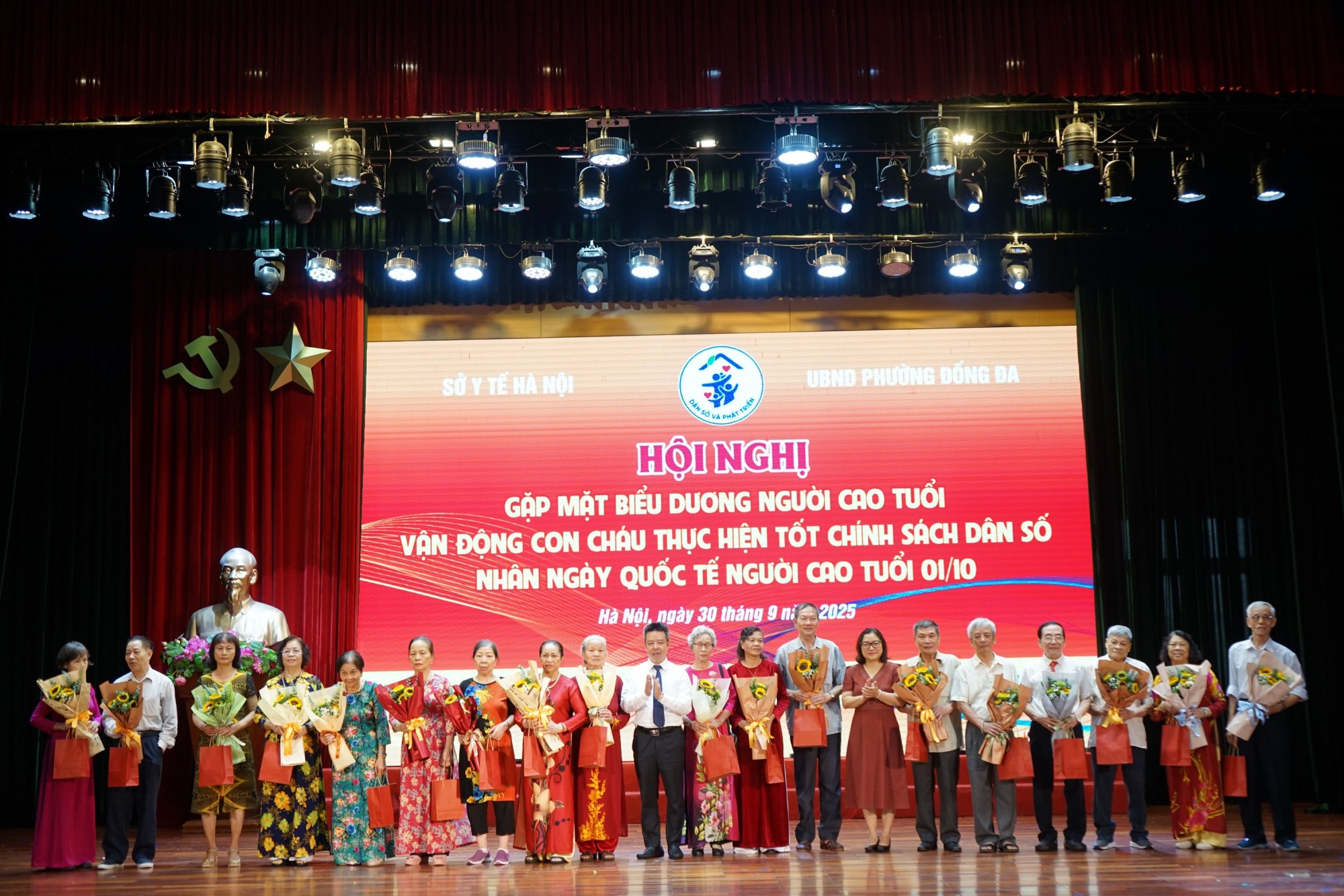 Hà Nội: Gặp mặt, biểu dương người cao tuổi nhân Ngày Quốc tế Người cao tuổi 1/10 - ảnh 2