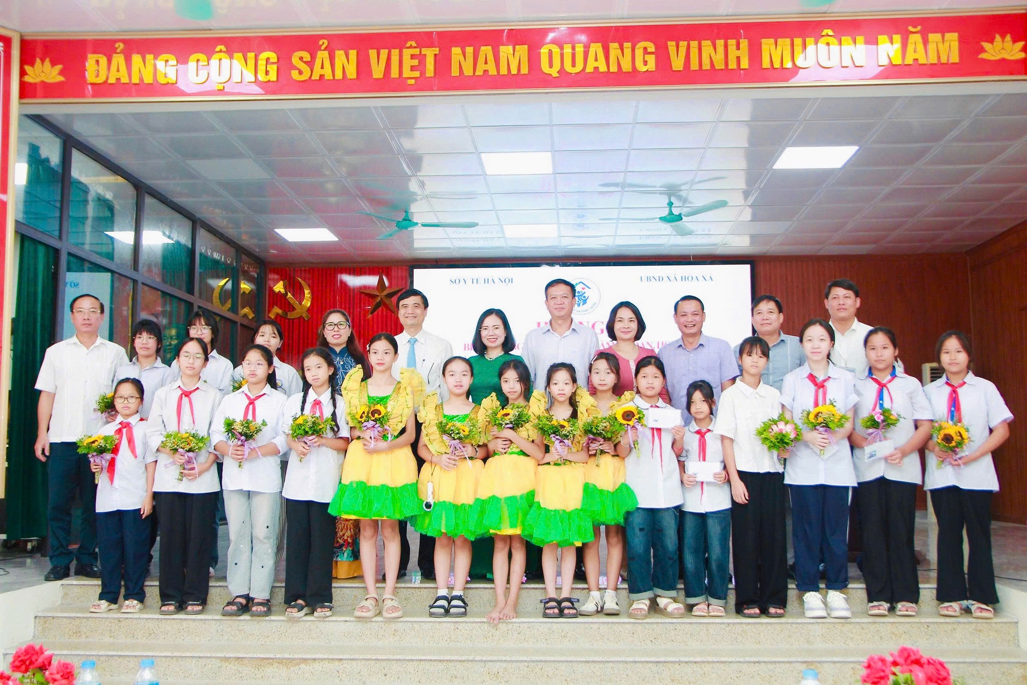 Hà Nội biểu dương nhiều trẻ em gái chăm ngoan, học giỏi - ảnh 7