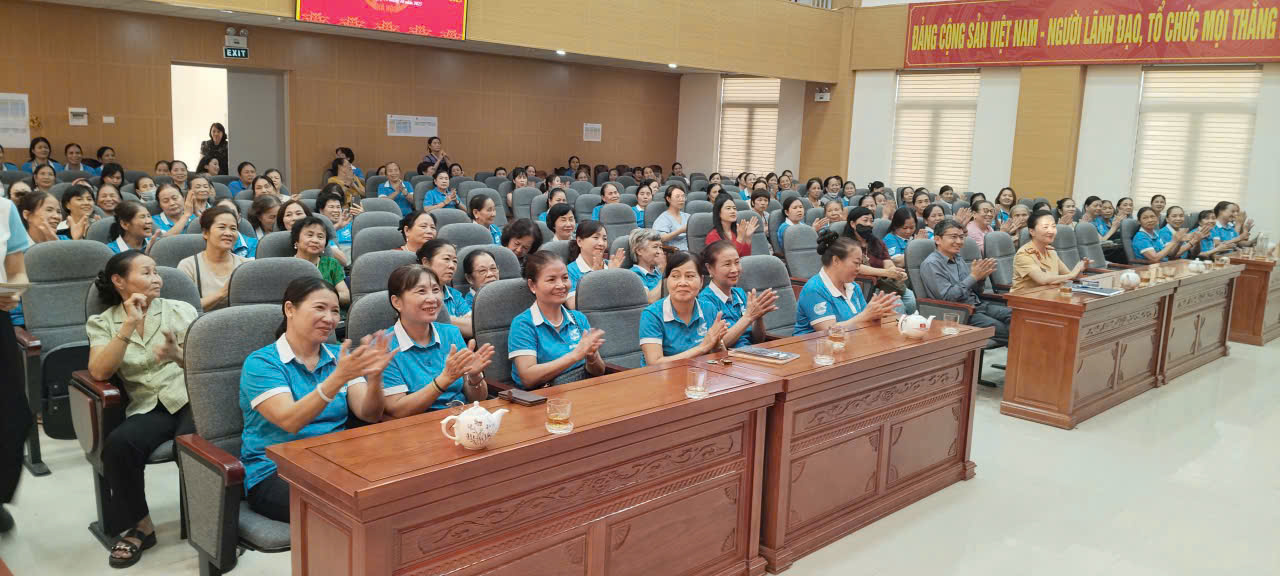 Phường Xuân Đỉnh: Phổ biến, giáo dục pháp luật về an toàn giao thông cho 250 cán bộ, hội viên phụ nữ - ảnh 3