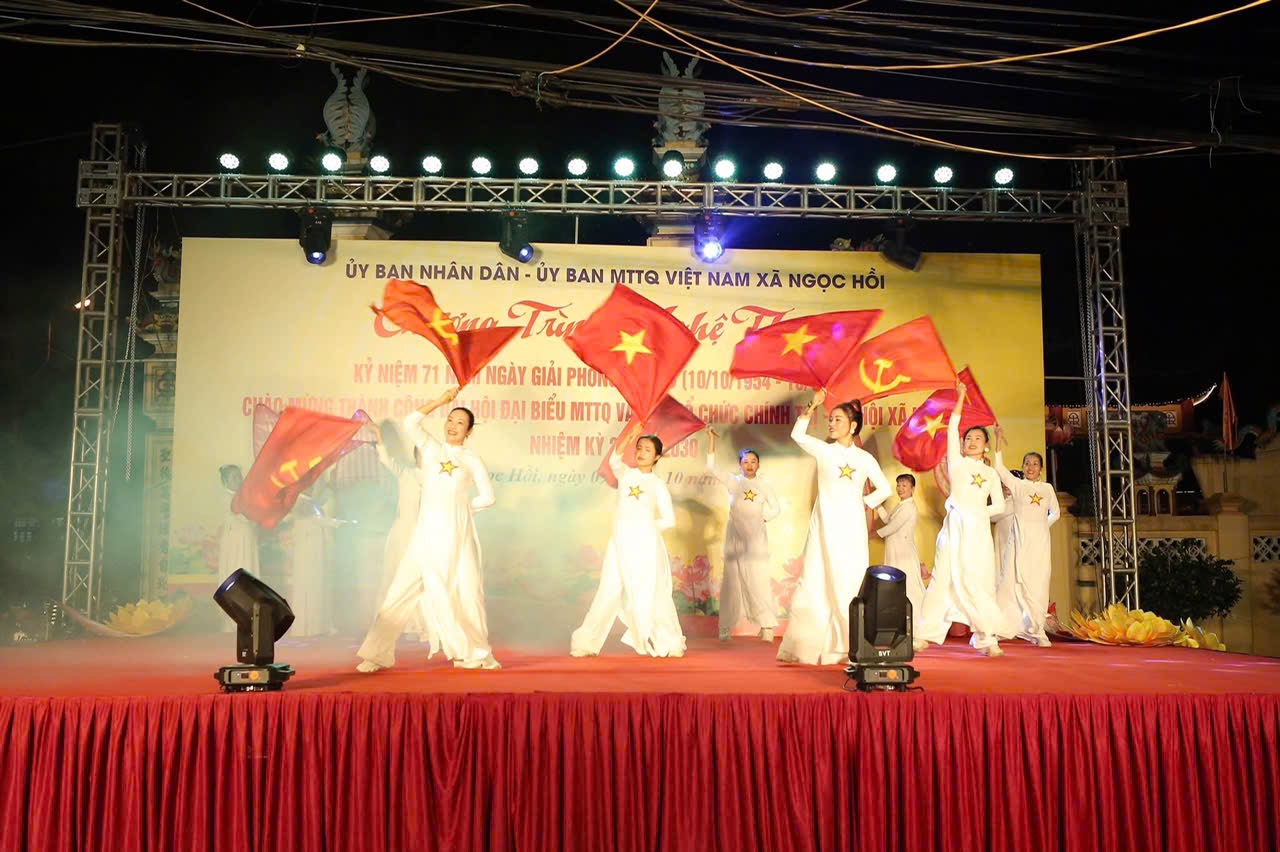 Xã Ngọc Hồi: Sôi nổi chương trình nghệ thuật chào mừng 71 năm Ngày Giải phóng Thủ đô - ảnh 9