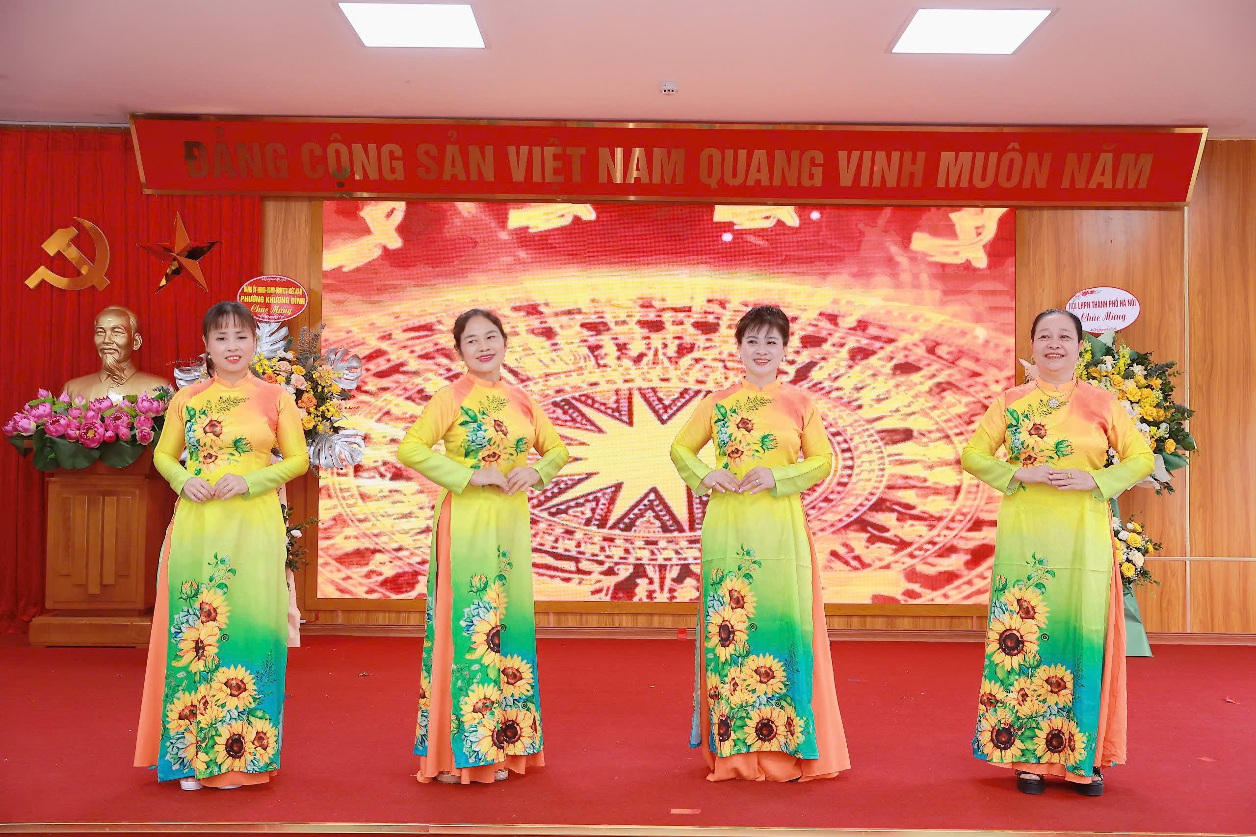 Hội LHPN phường Khương Đình gặp mặt kỷ niệm ngày 20/10 - ảnh 15