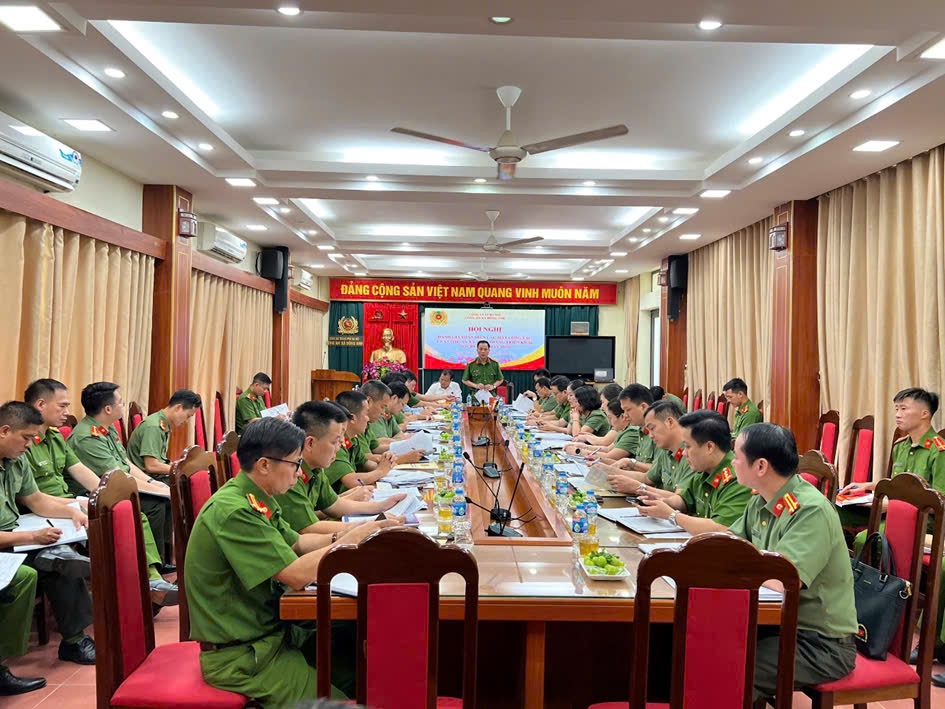 Công an Hà Nội tăng cường bám cơ sở, giữ vững bình yên từ gốc - ảnh 6